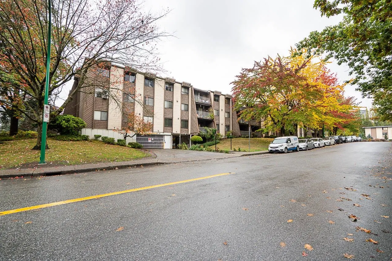 Photo 4 of 31 at #212 – 3921 Carrigan Court