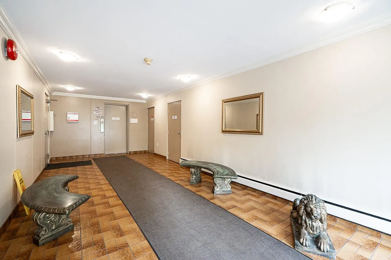 Photo 5 of 31 at #212 – 3921 Carrigan Court