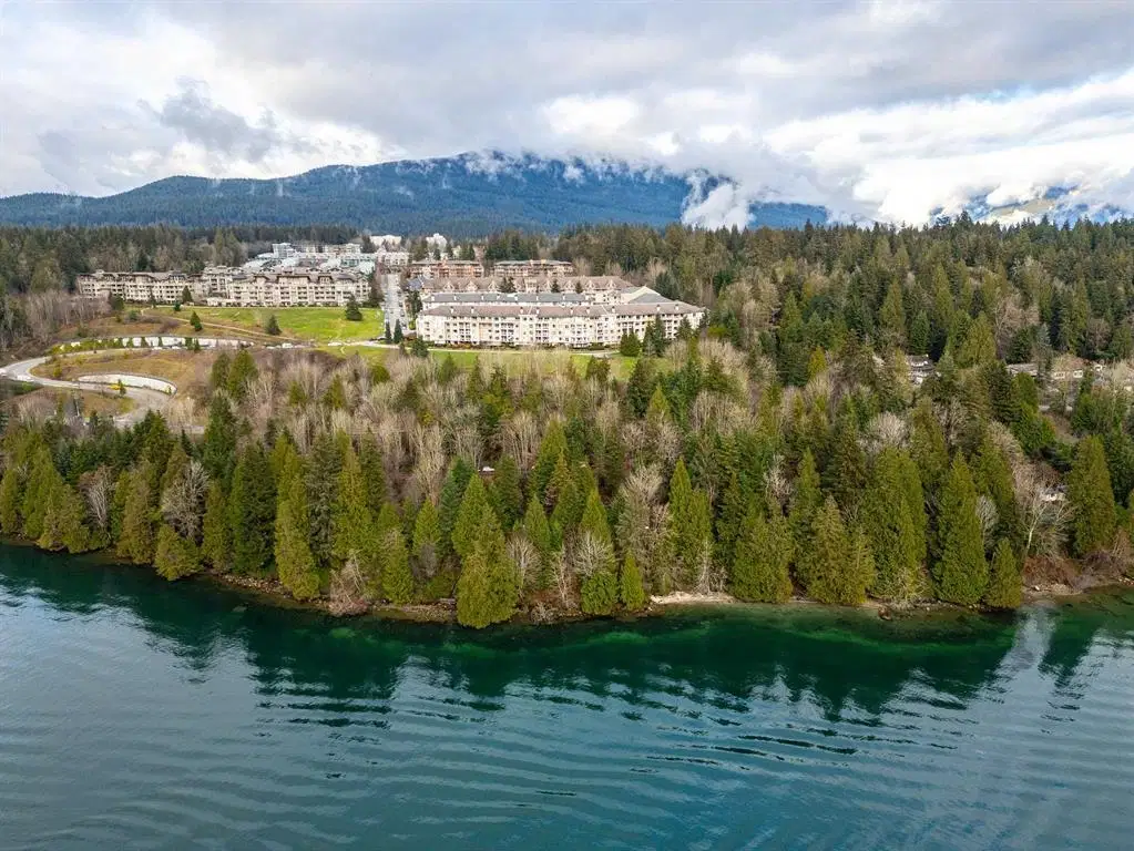 #422 – 3629 Deercrest Drive