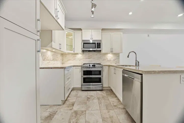 Photo 4 of 40 at #408 – 14588 Mcdougall Drive