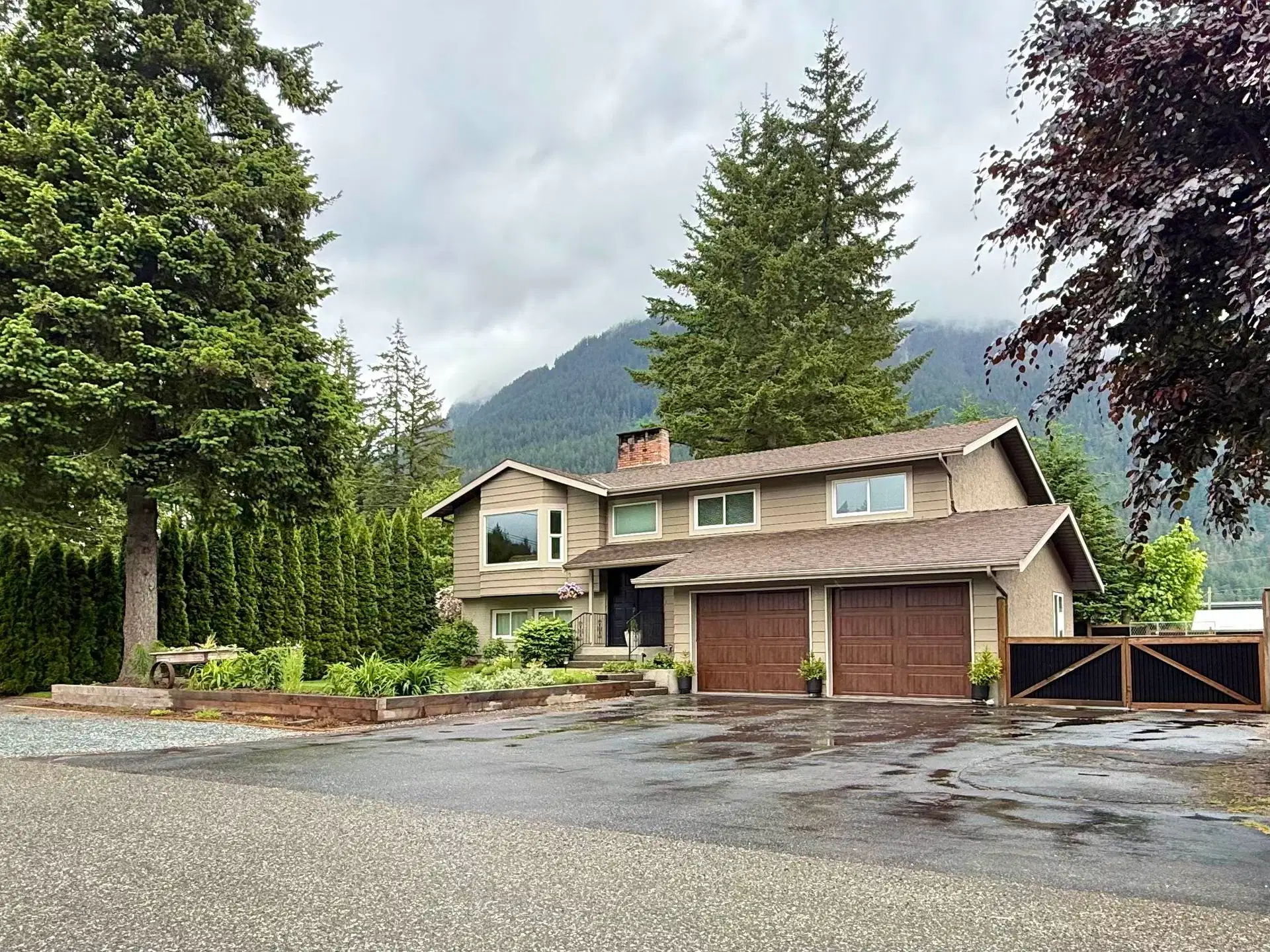 21224 Mountview Crescent