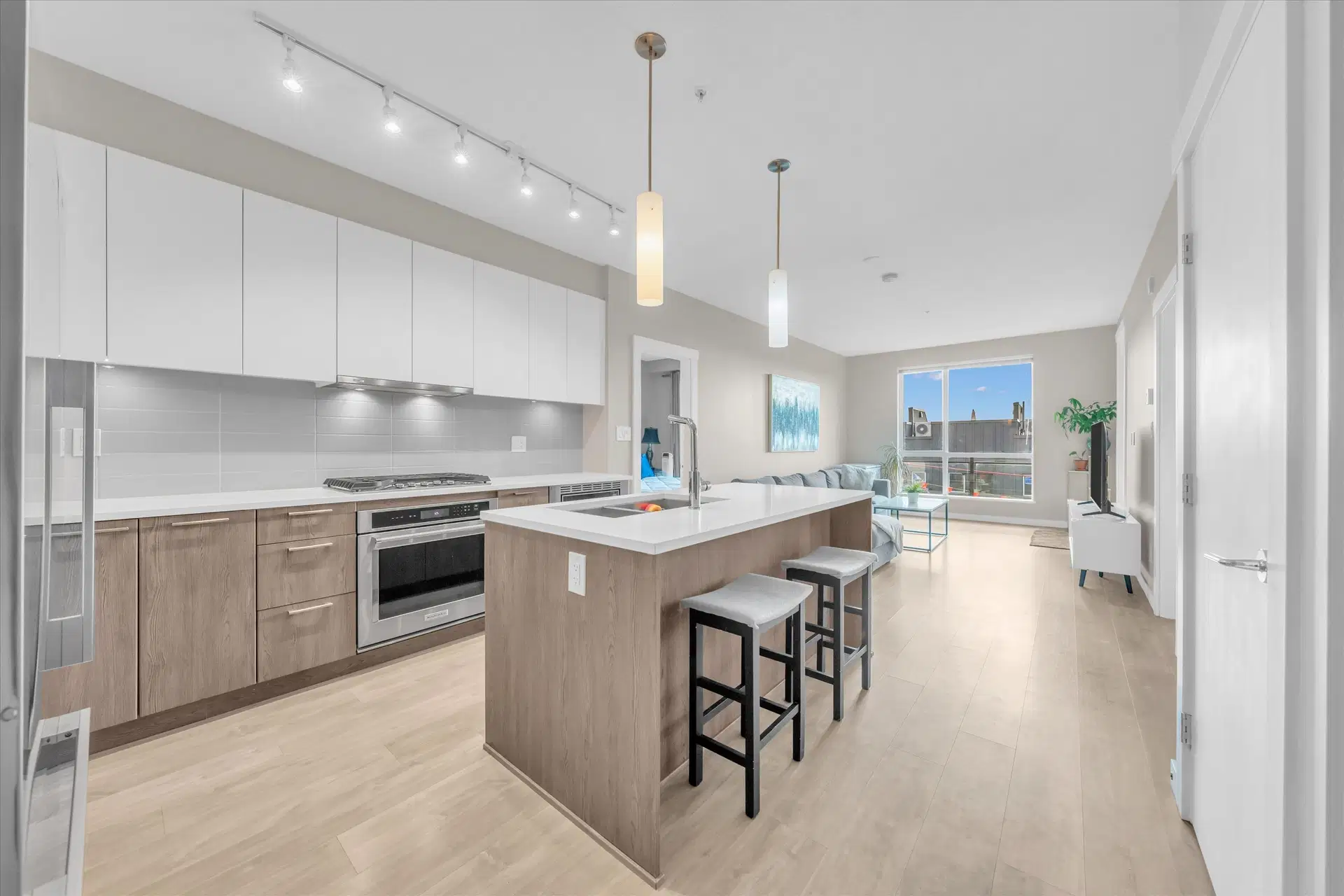 #303 – 625 3rd Street