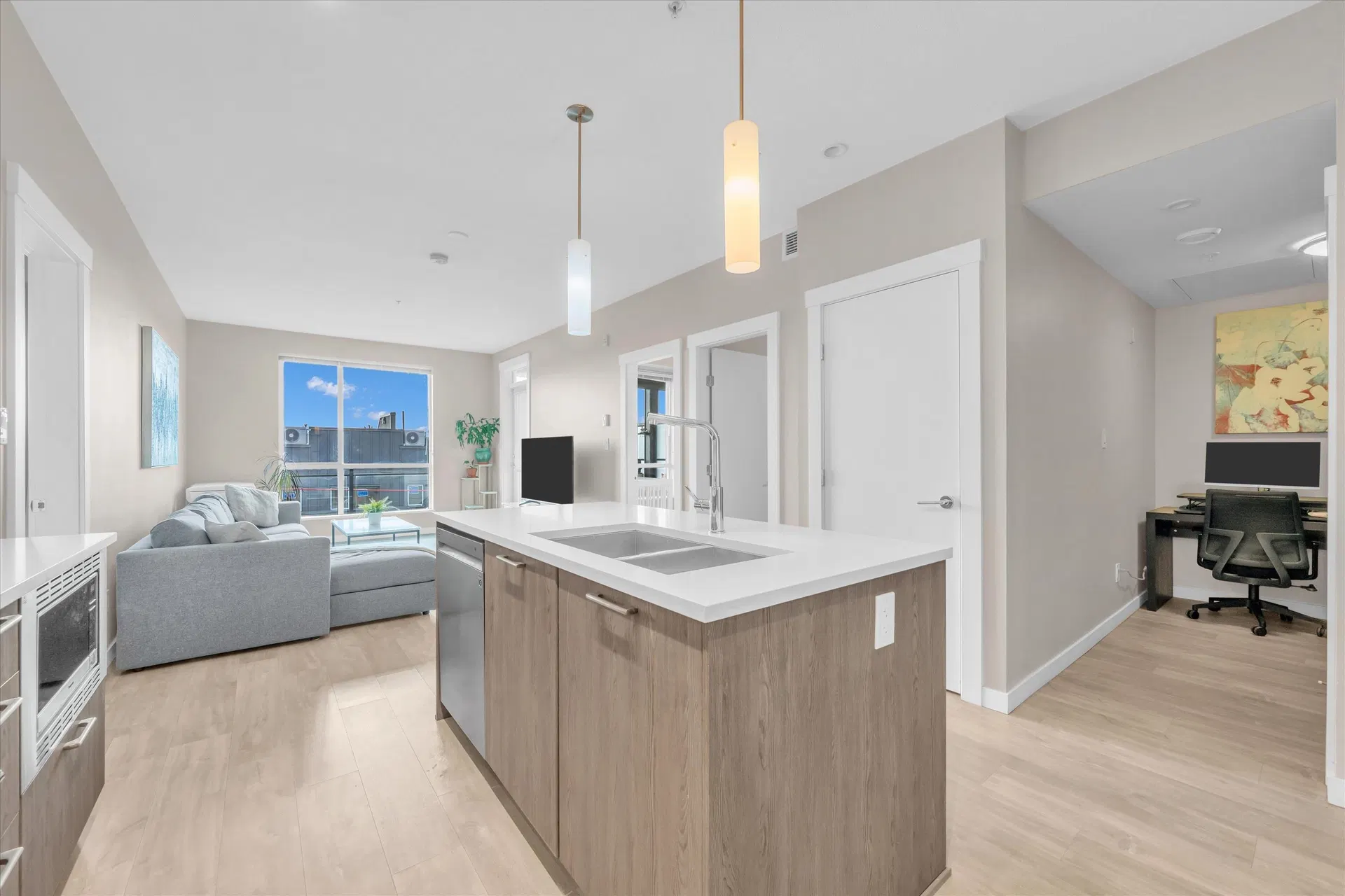 Photo 3 of 36 at #303 – 625 E 3rd Street