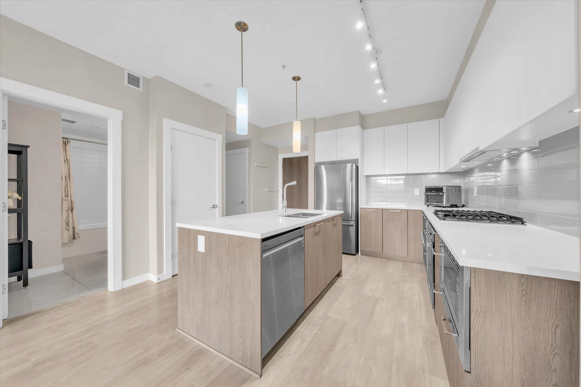 Photo 4 of 36 at #303 – 625 E 3rd Street