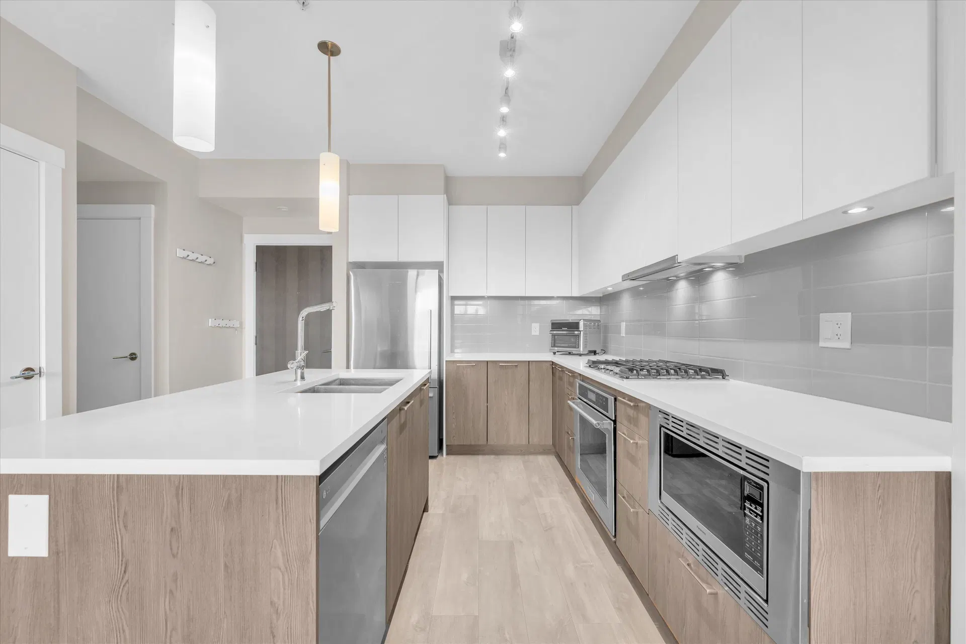 Photo 5 of 36 at #303 – 625 E 3rd Street