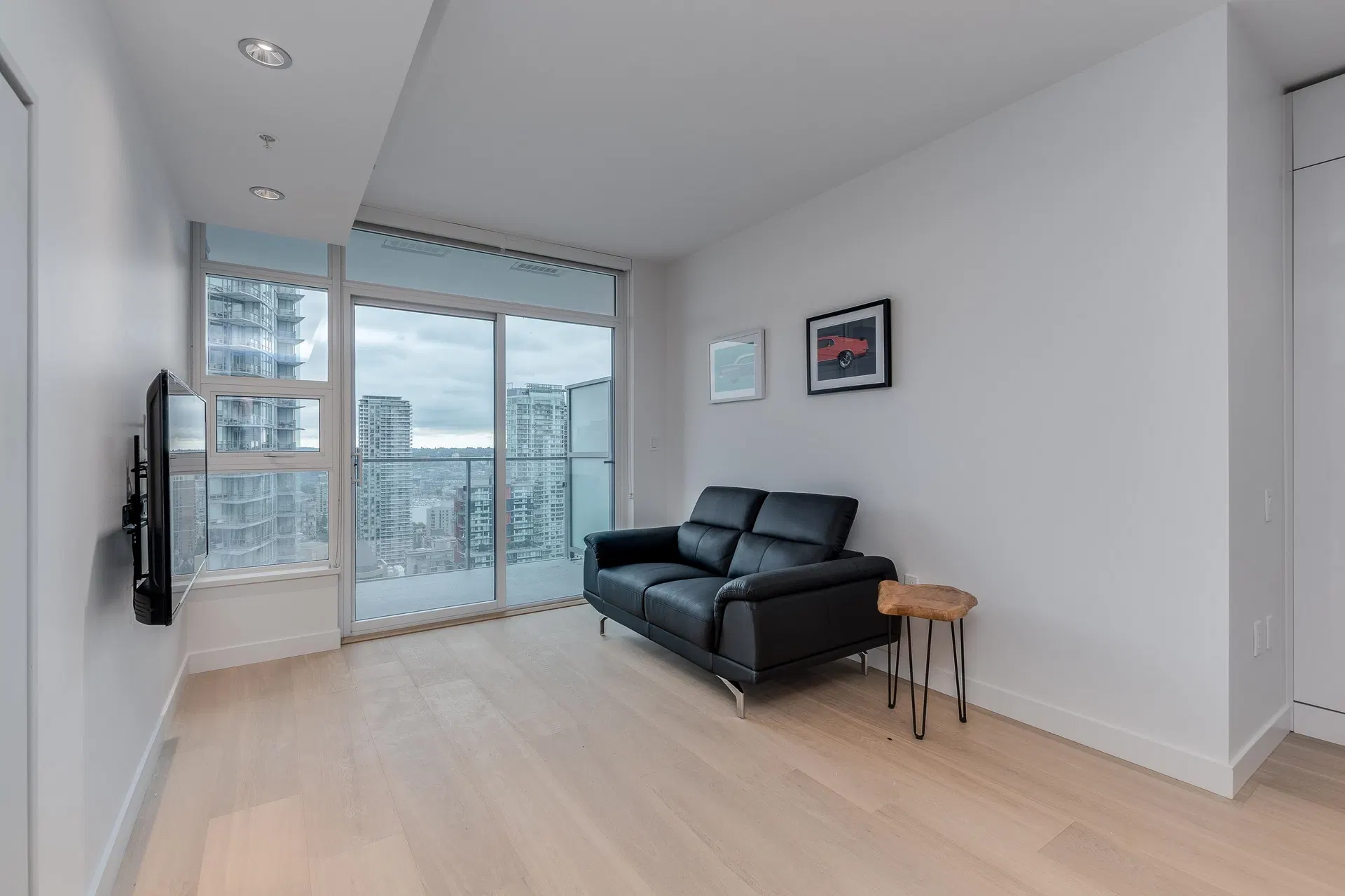 Photo 4 of 21 at #2909 – 1289 Hornby Street