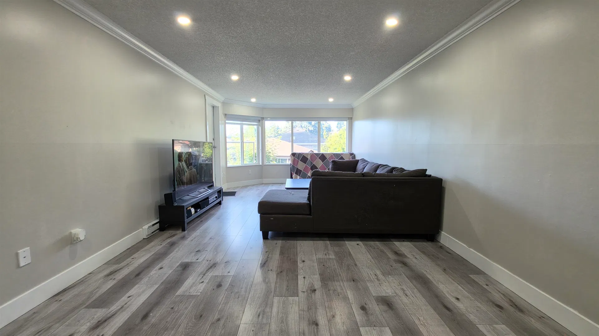 Photo 5 of 14 at #105 – 9635 121 Street