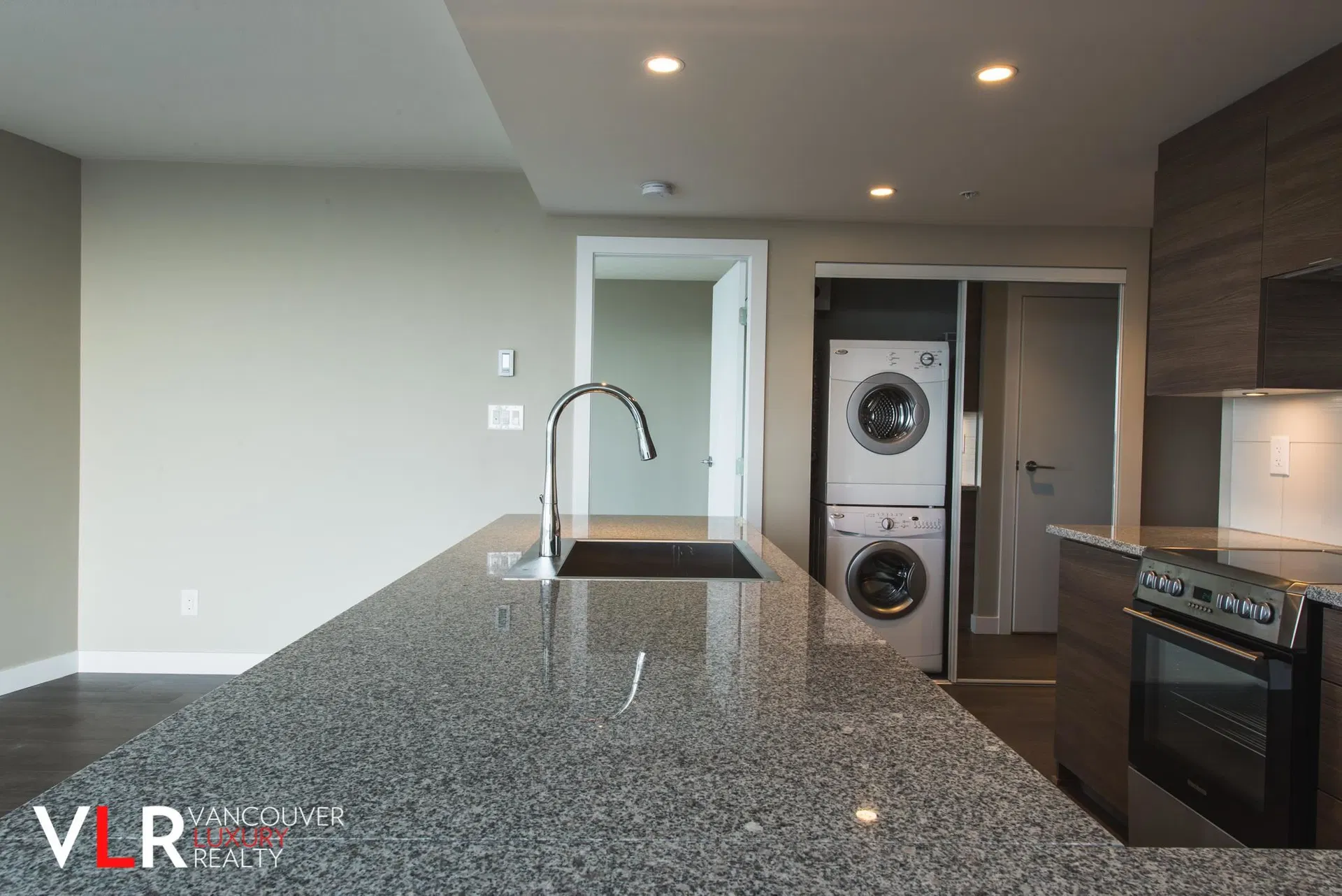 Photo 5 of 15 at #2406 – 488 Sw Marine Drive