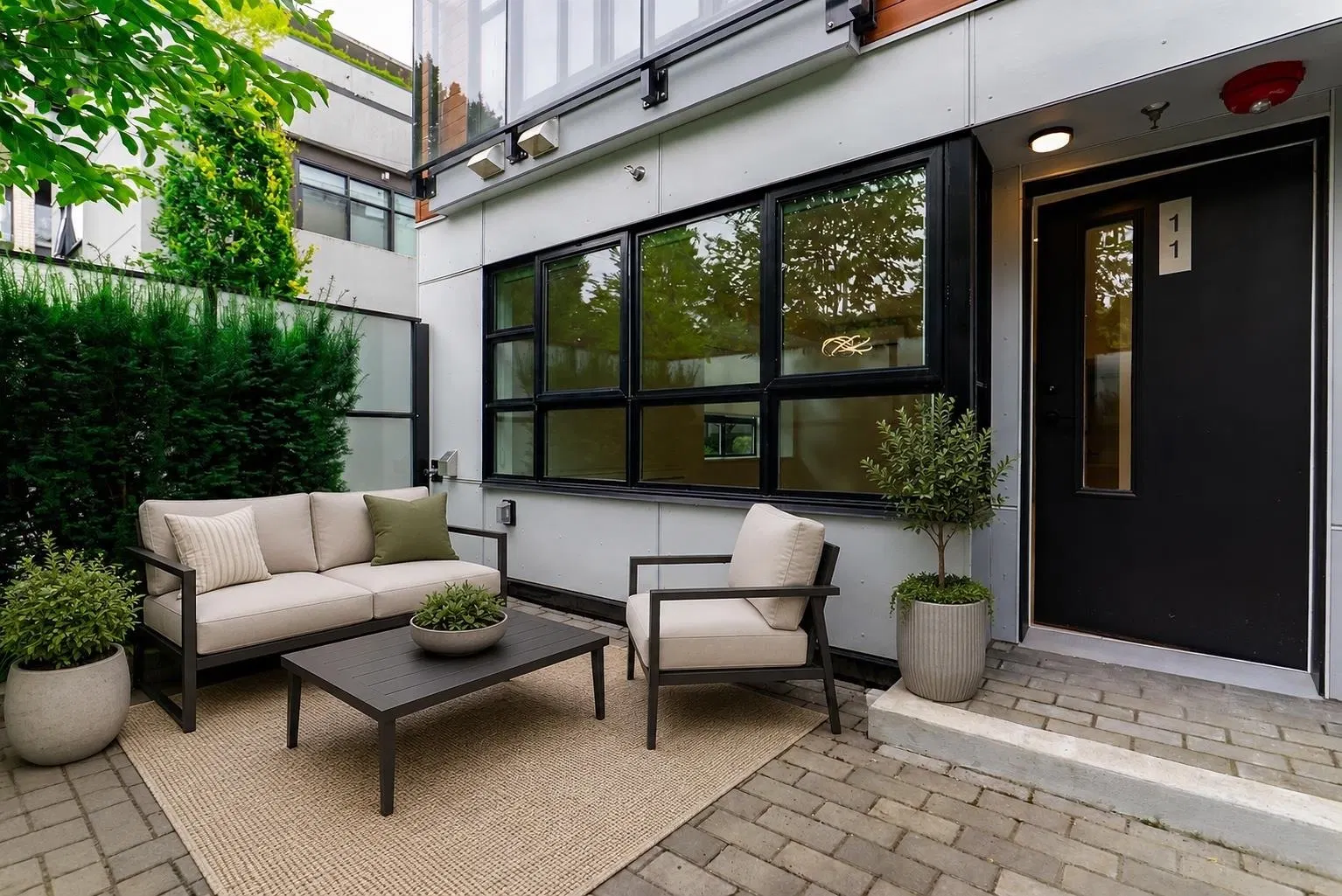 Photo 3 of 17 at #11 – 520 W 28th Avenue