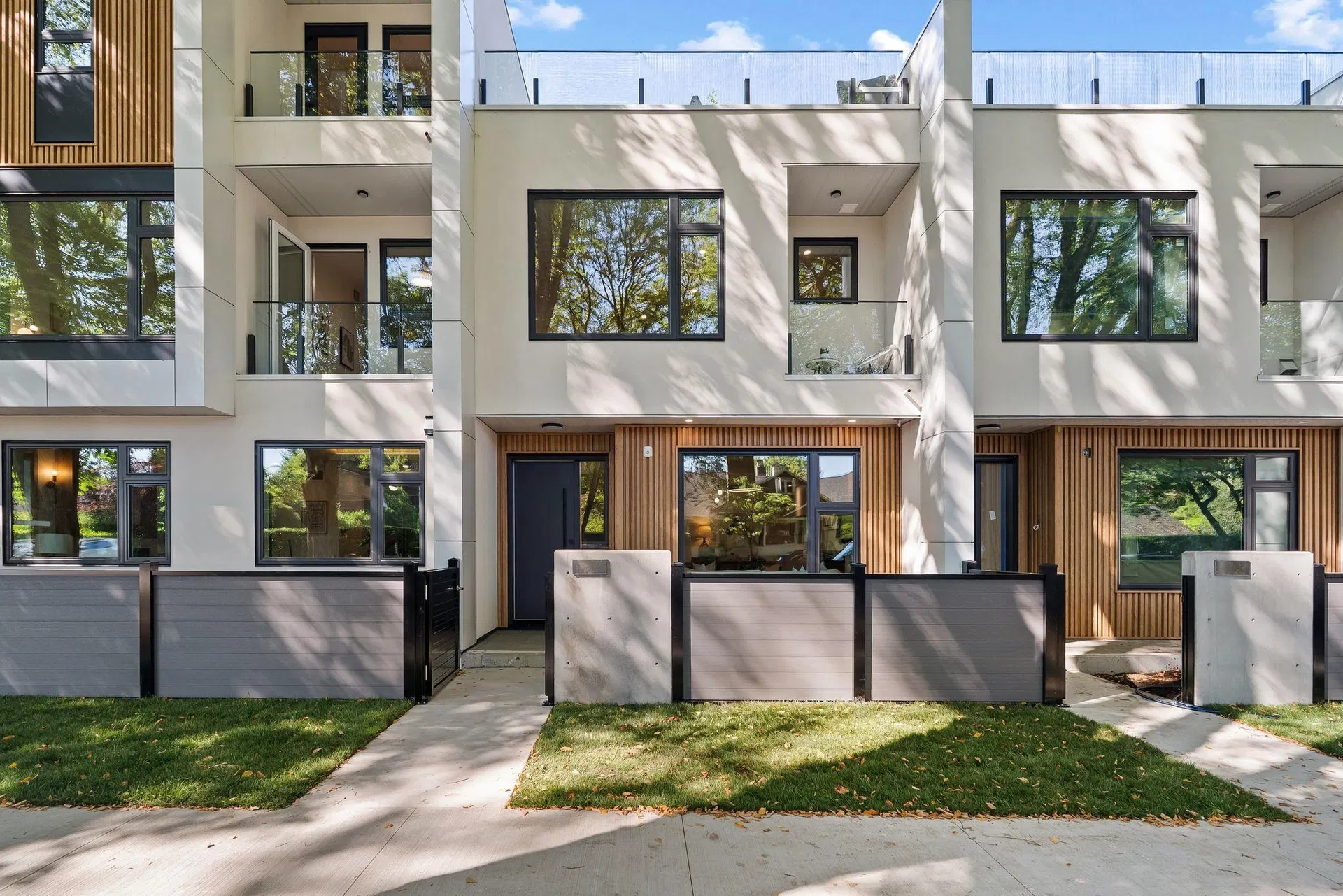 Photo 2 of 40 at #3 – 1491 Devonshire Crescent