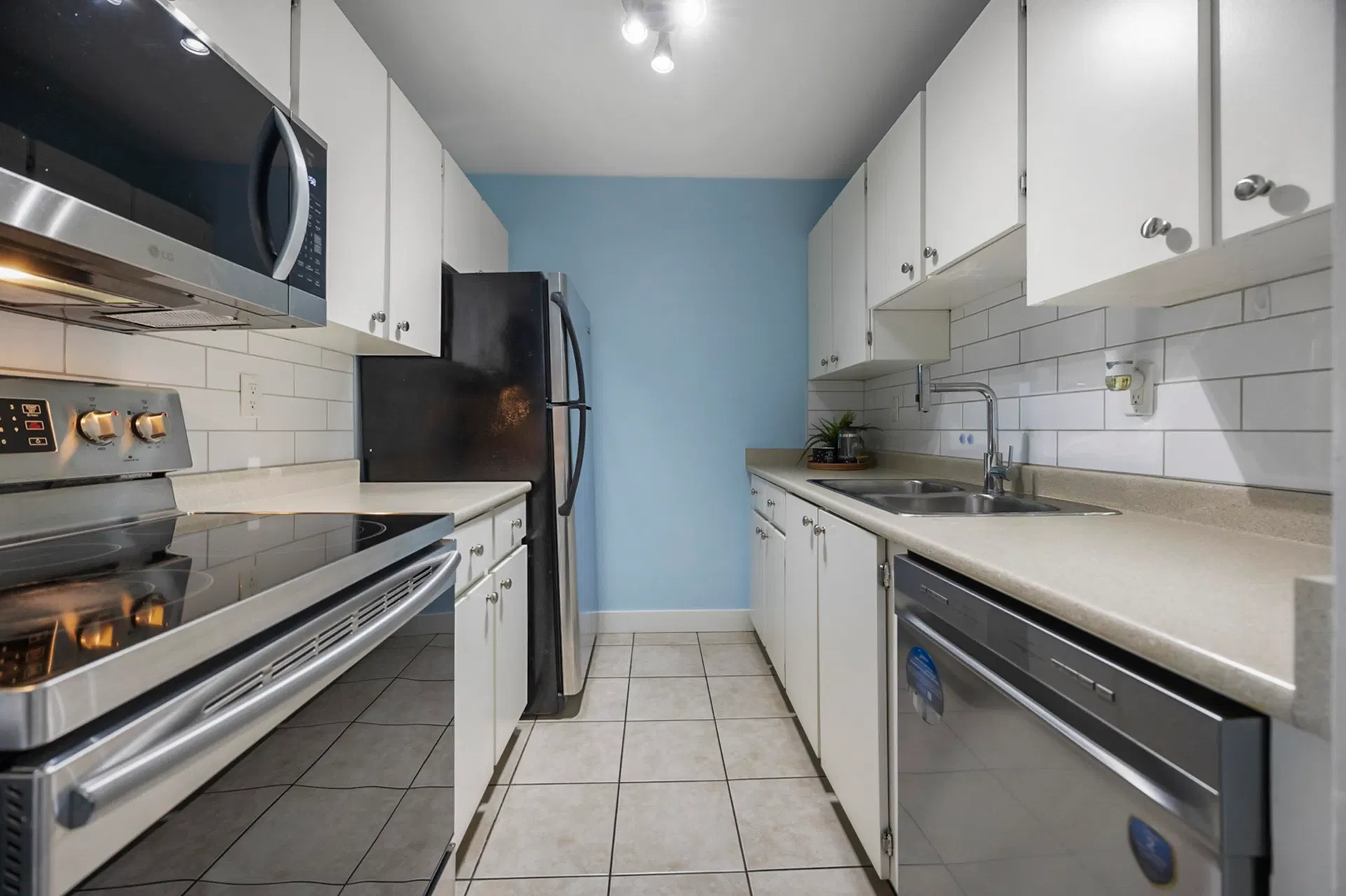 Photo 4 of 31 at #312 – 5700 200 Street