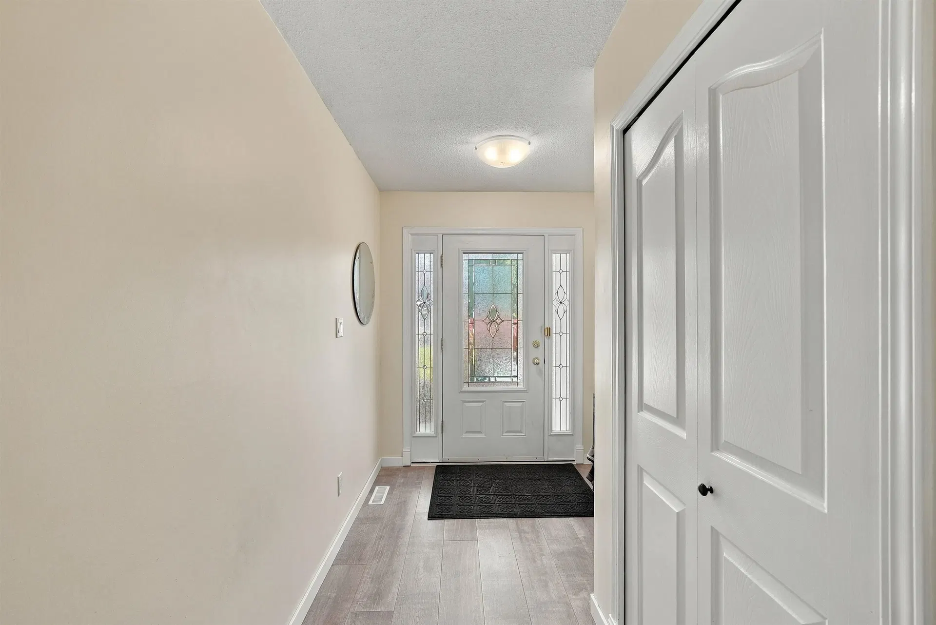 Photo 5 of 28 at 6333 180a Street