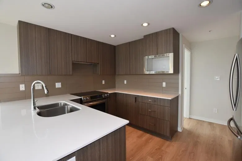 Photo 3 of 16 at #603 – 125 Columbia Street