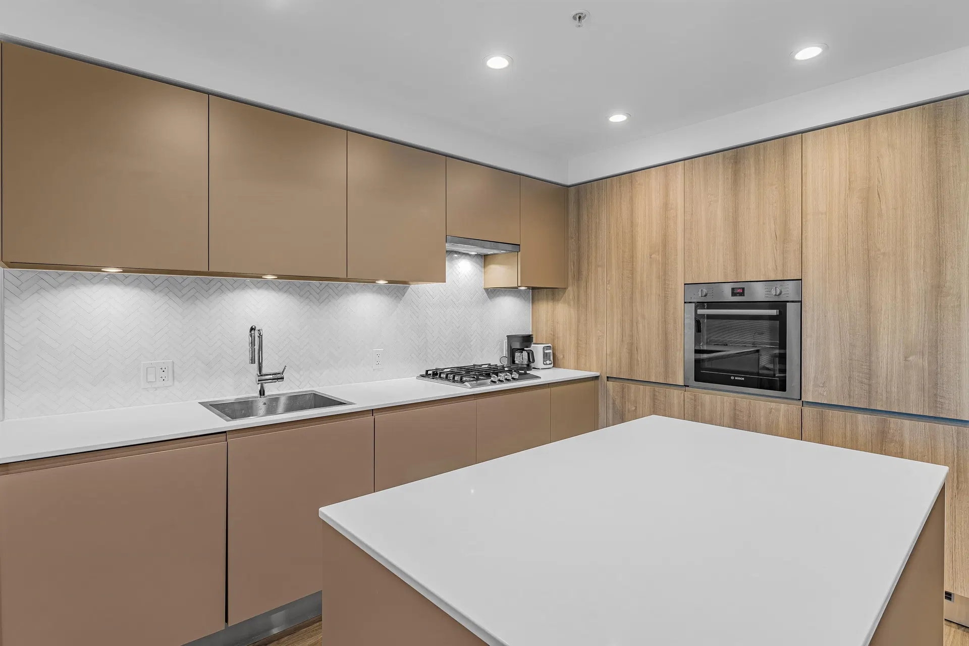 Photo 4 of 24 at #408 – 3809 Evergreen Place