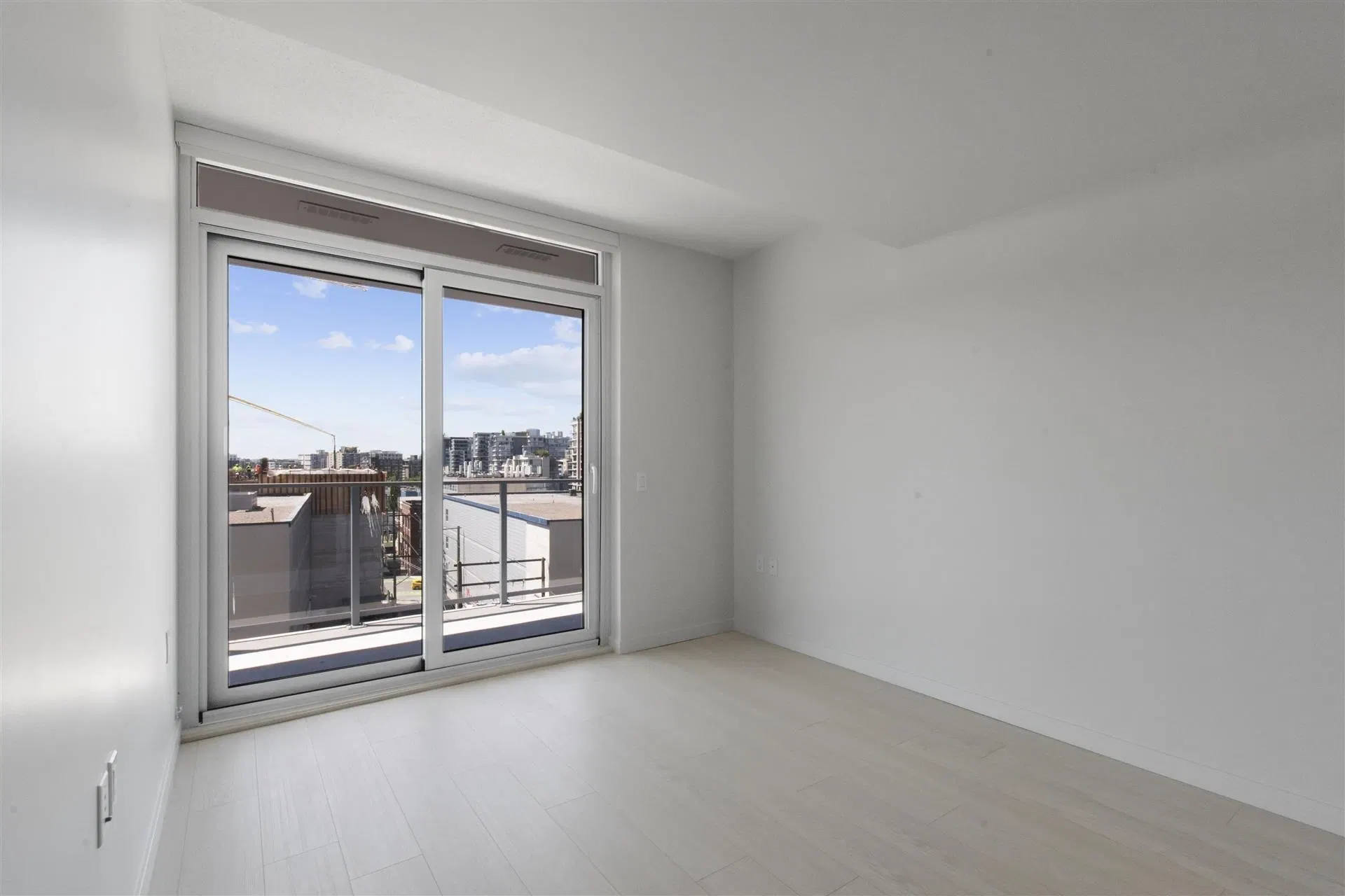 Photo 5 of 15 at #727 – 180 E 2nd Avenue