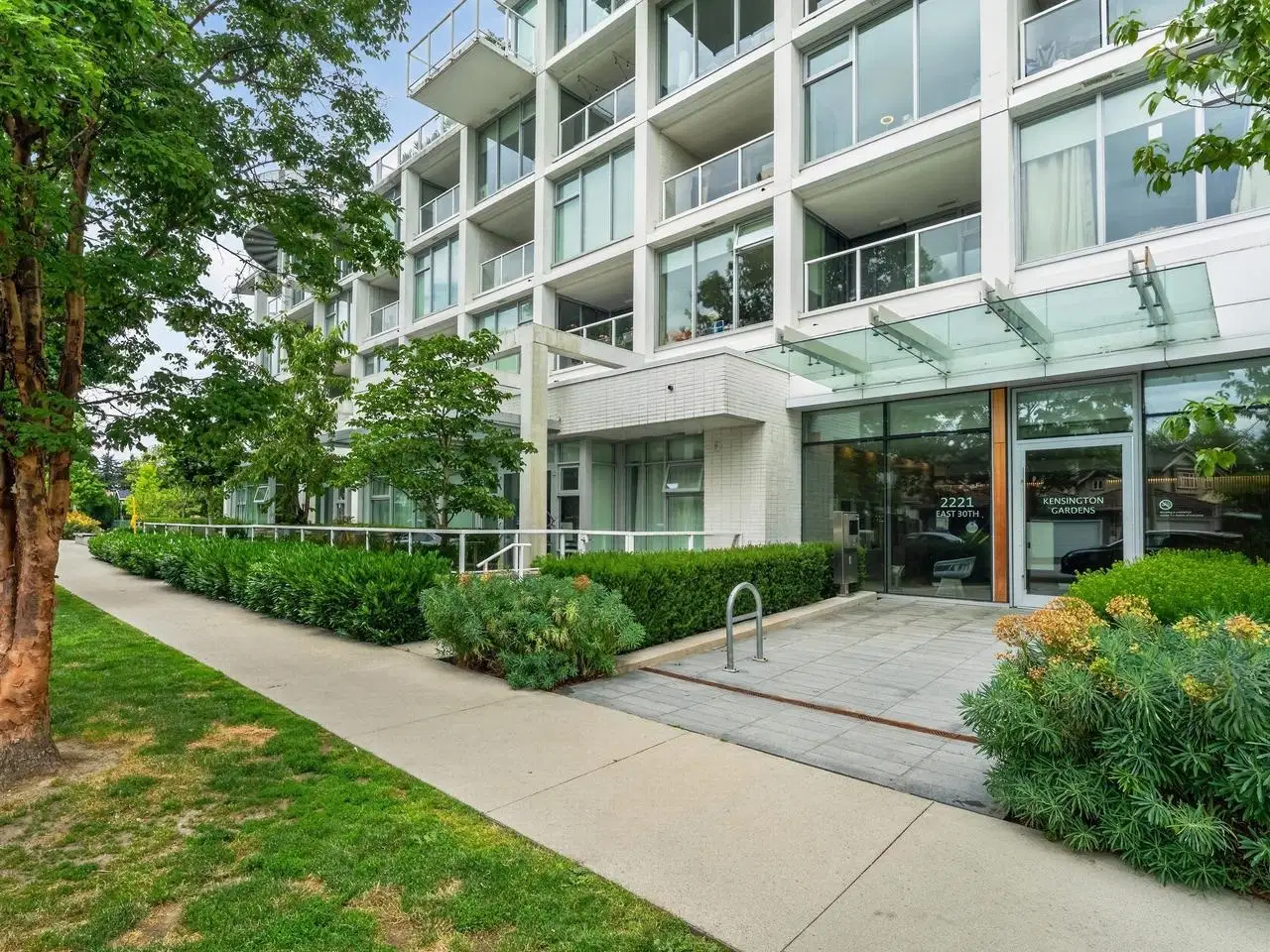 #906 – 2221 30th Avenue