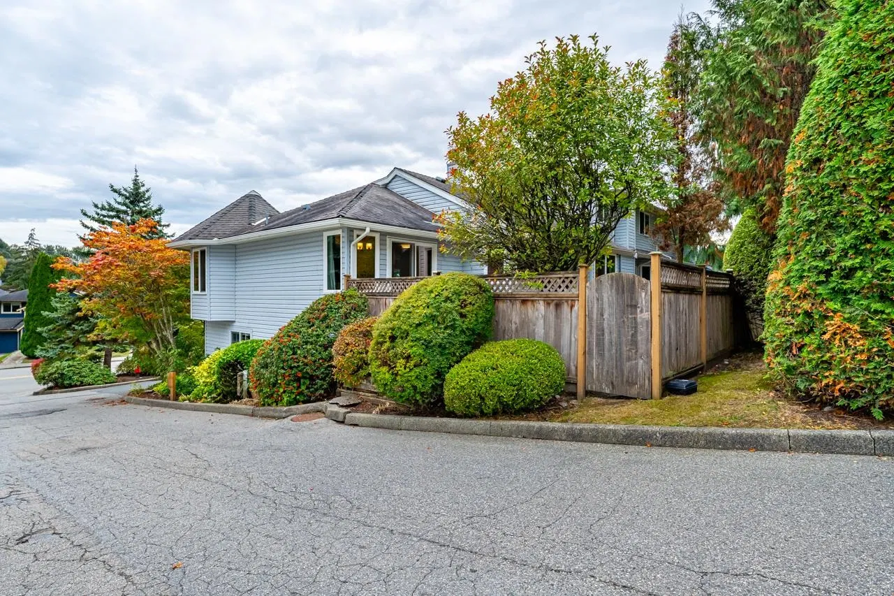 Photo 4 of 39 at #704 – 1180 Falcon Drive