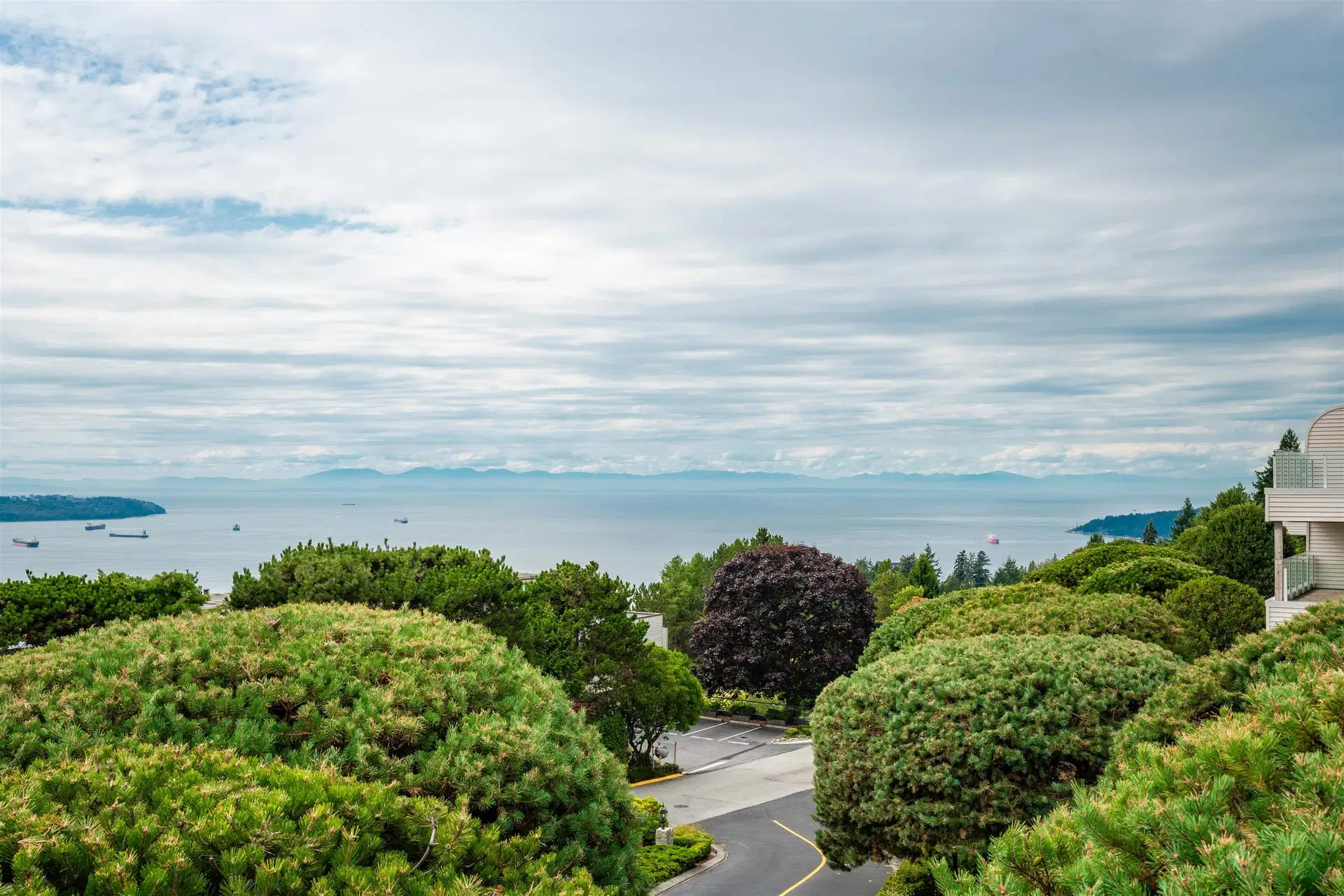 #1 – 2278 Folkestone Way