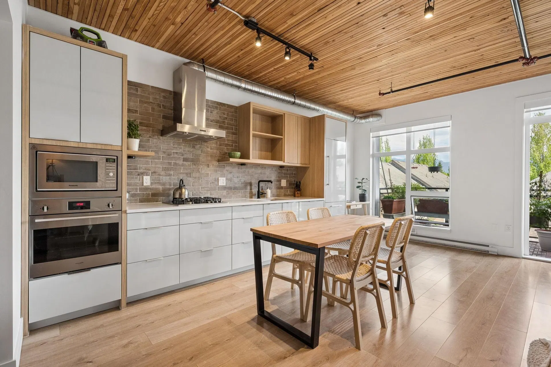Photo 4 of 14 at #305 – 4223 Hastings Street