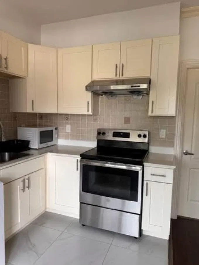 Photo 5 of 7 at 387x S Elmwood Street