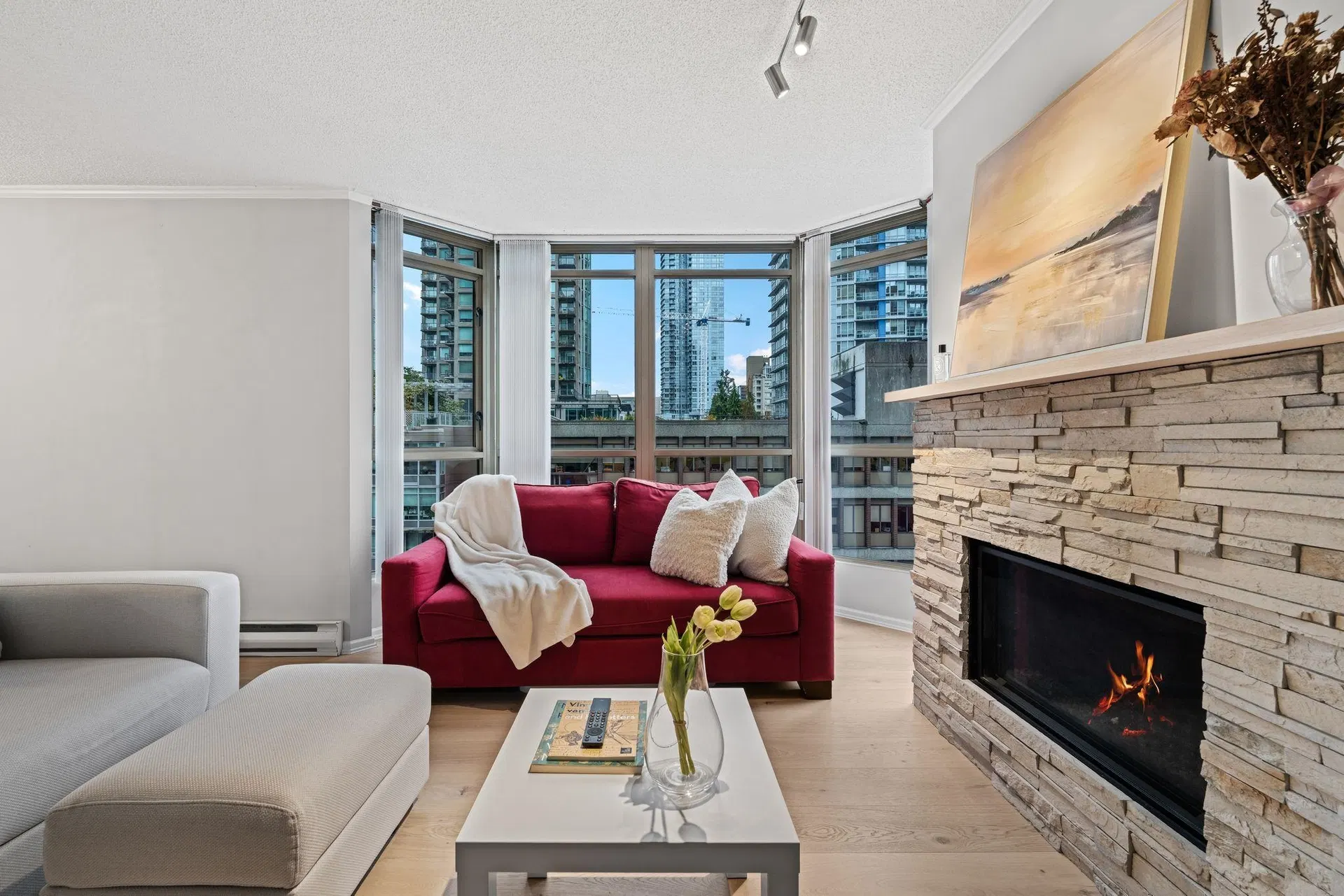 #906 – 867 Hamilton Street
