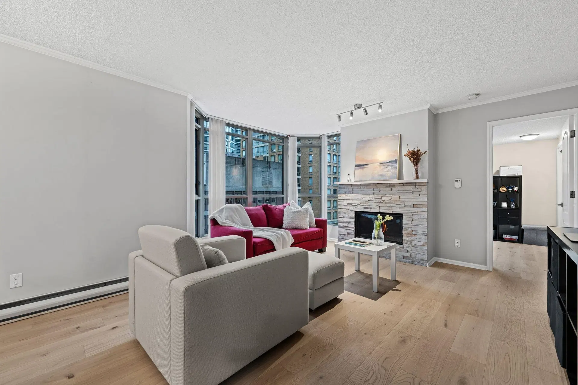 Photo 2 of 40 at #906 – 867 Hamilton Street