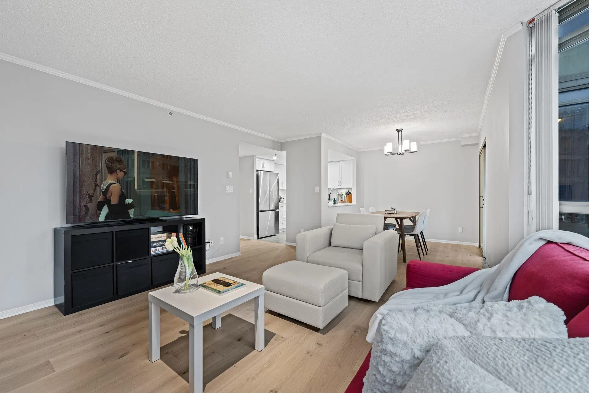 Photo 4 of 40 at #906 – 867 Hamilton Street