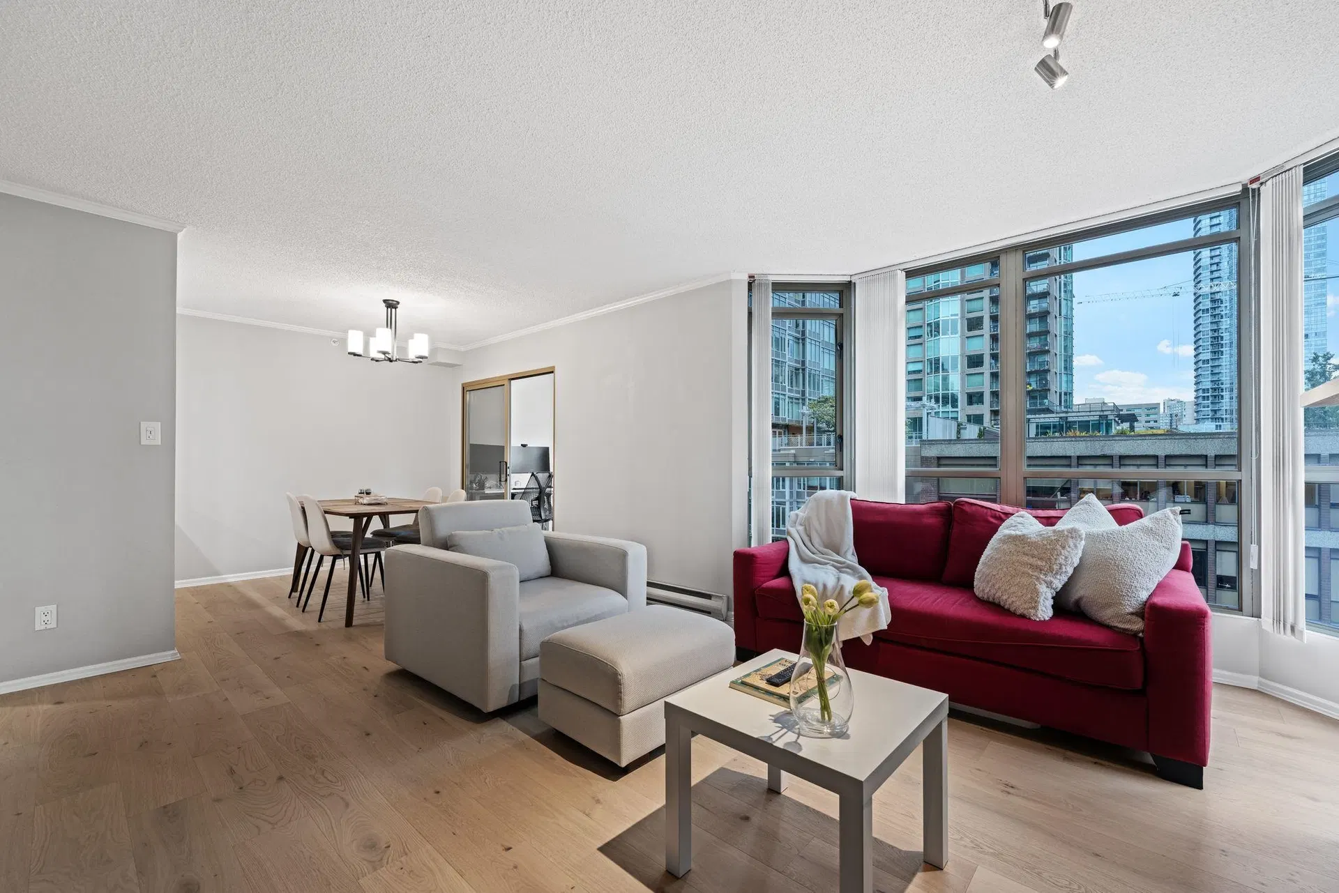 Photo 5 of 40 at #906 – 867 Hamilton Street