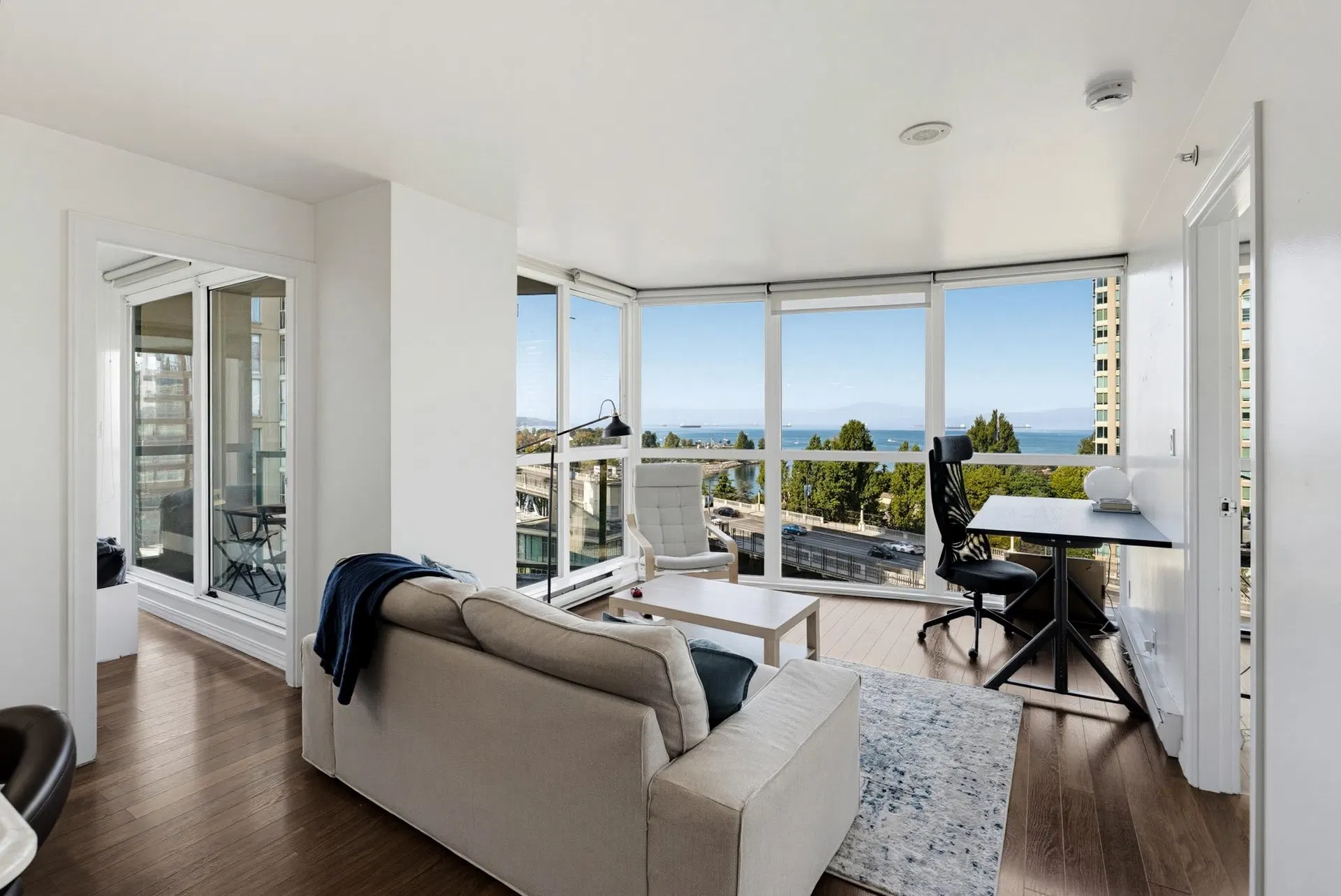 Photo 1 of 39 at #1401 – 907 Beach Avenue