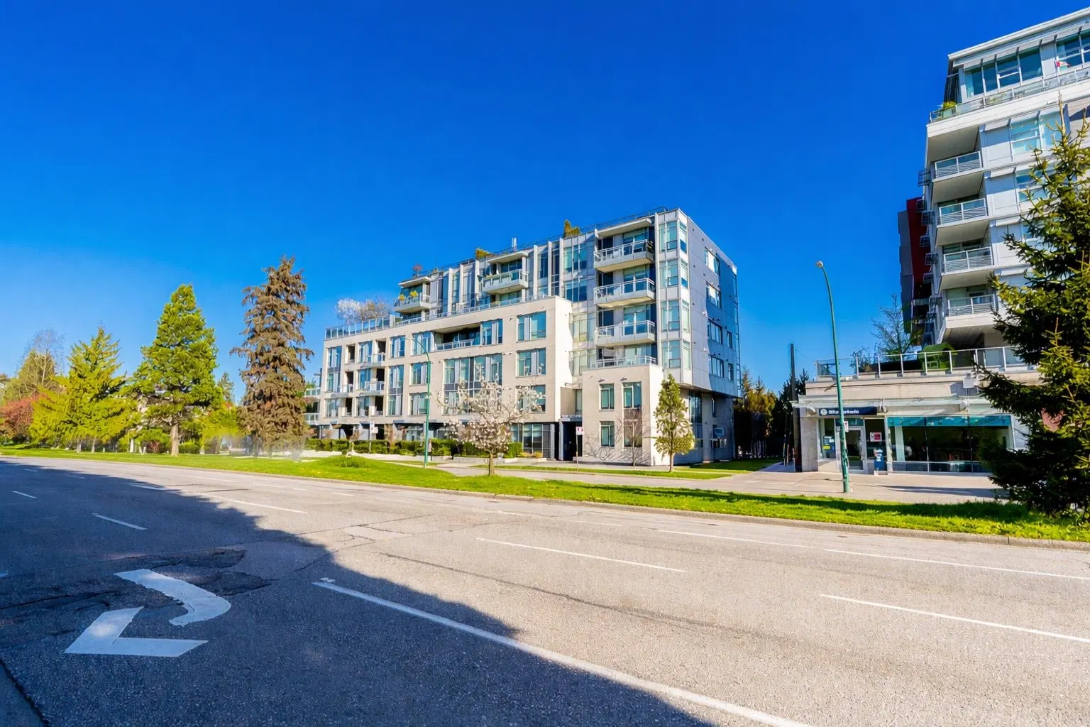 Photo 3 of 38 at #302 – 523 W King Edward Avenue