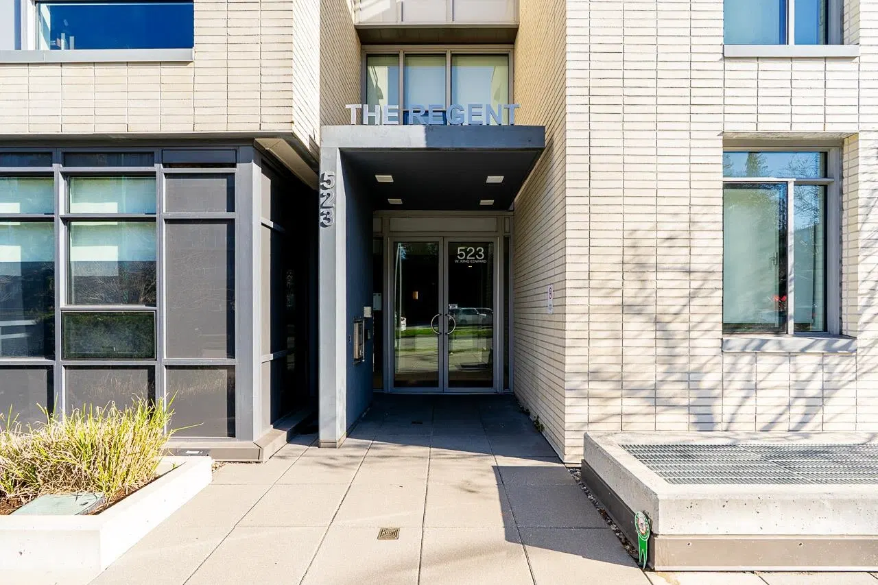 Photo 4 of 38 at #302 – 523 W King Edward Avenue