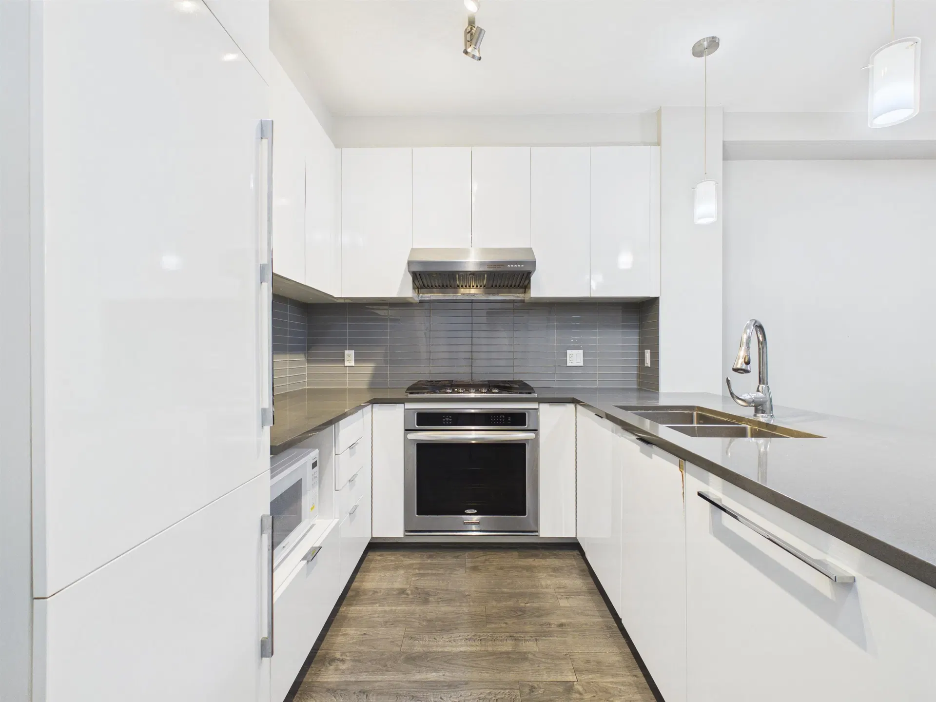 Photo 2 of 31 at #118 – 9399 Alexandra Road