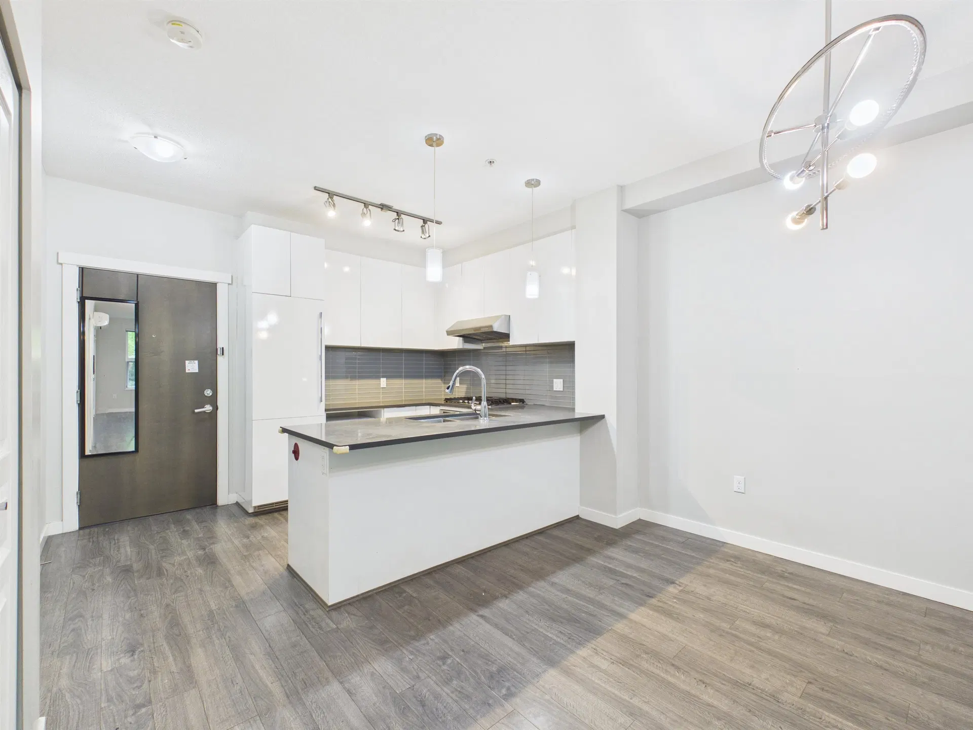 Photo 3 of 31 at #118 – 9399 Alexandra Road