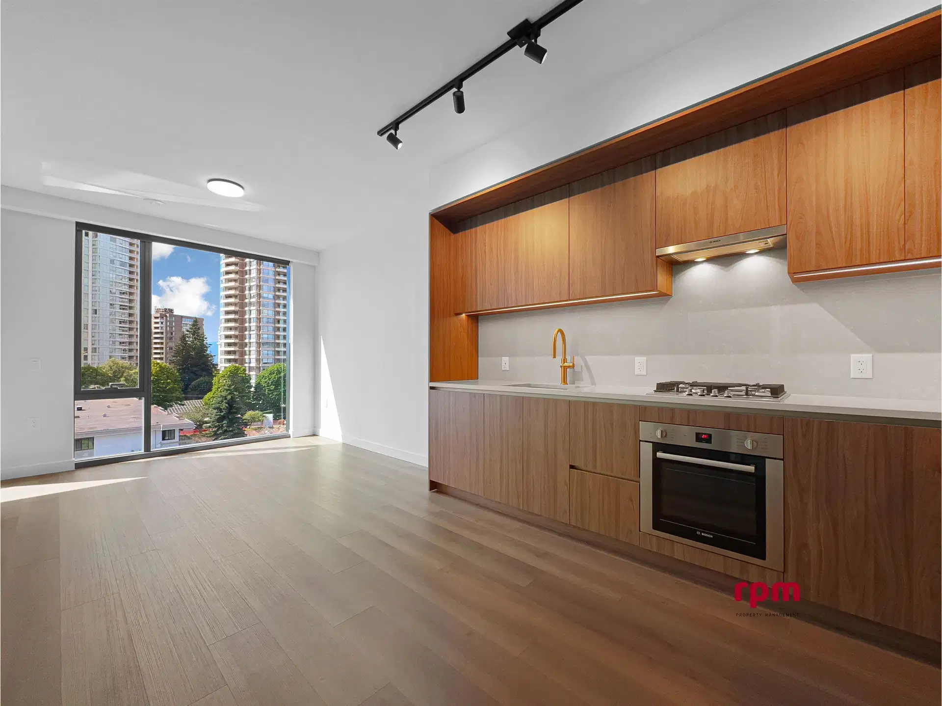 #4xx – 5987 Wilson Avenue
