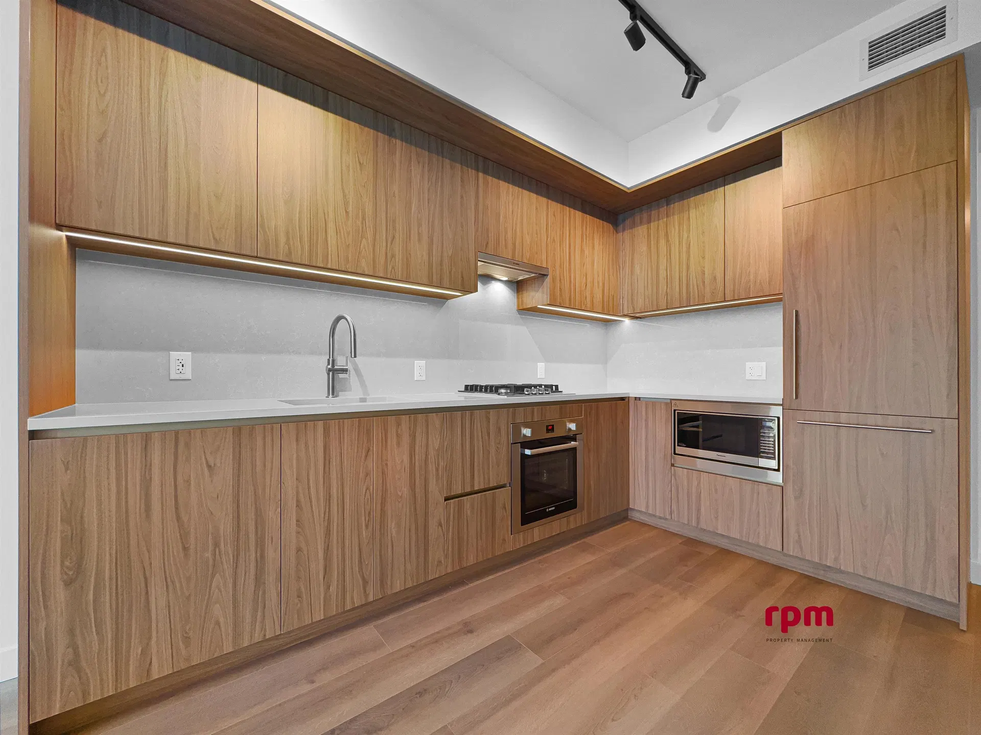 Photo 3 of 13 at #4xx – 5987 Wilson Avenue