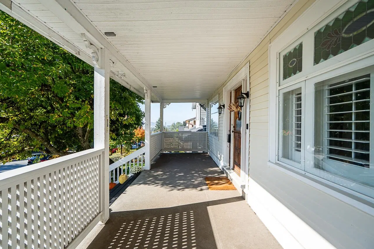 Photo 3 of 40 at 416 W 6th Street