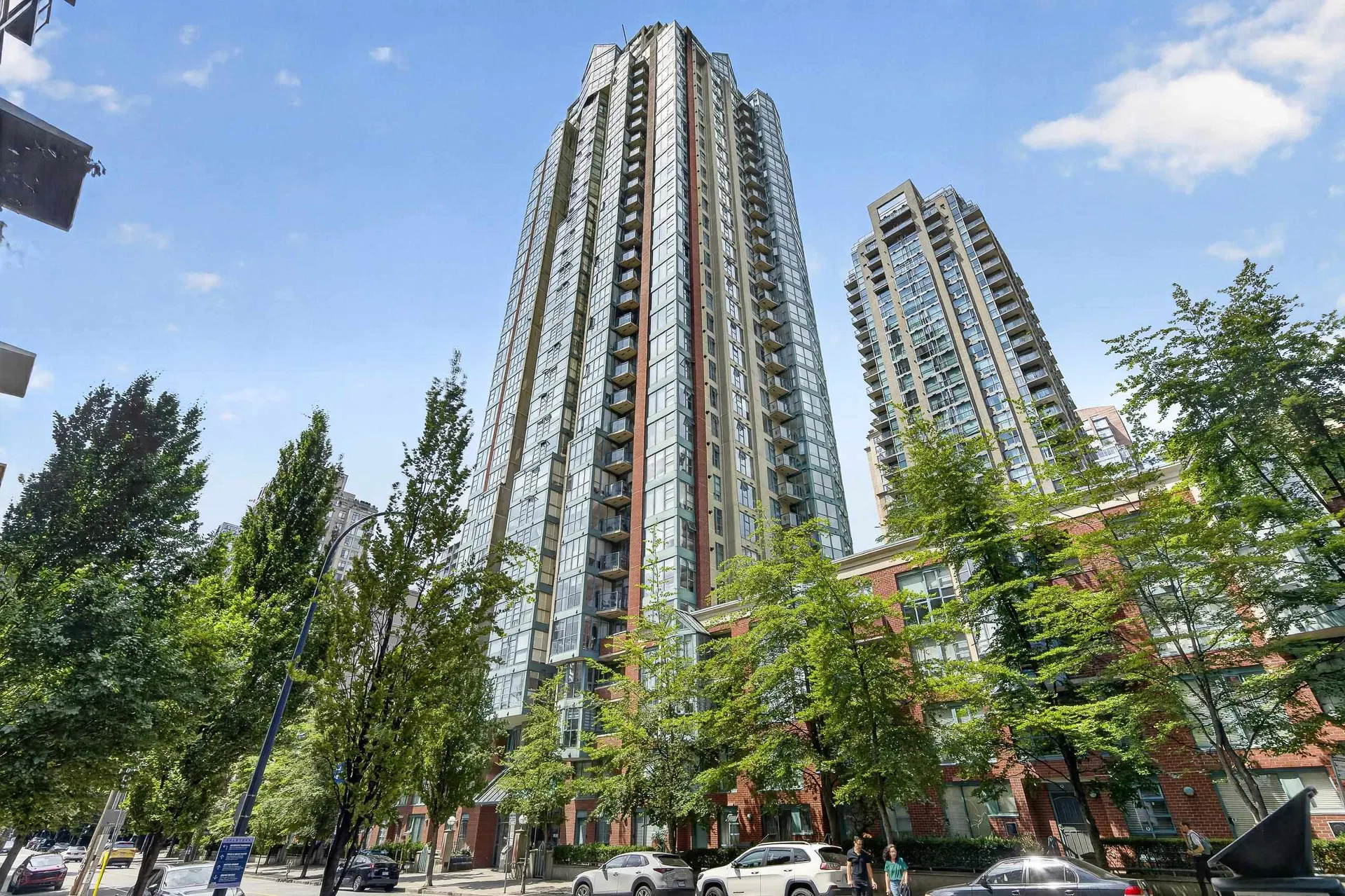 Photo 1 of 21 at #903 – 939 Homer Street