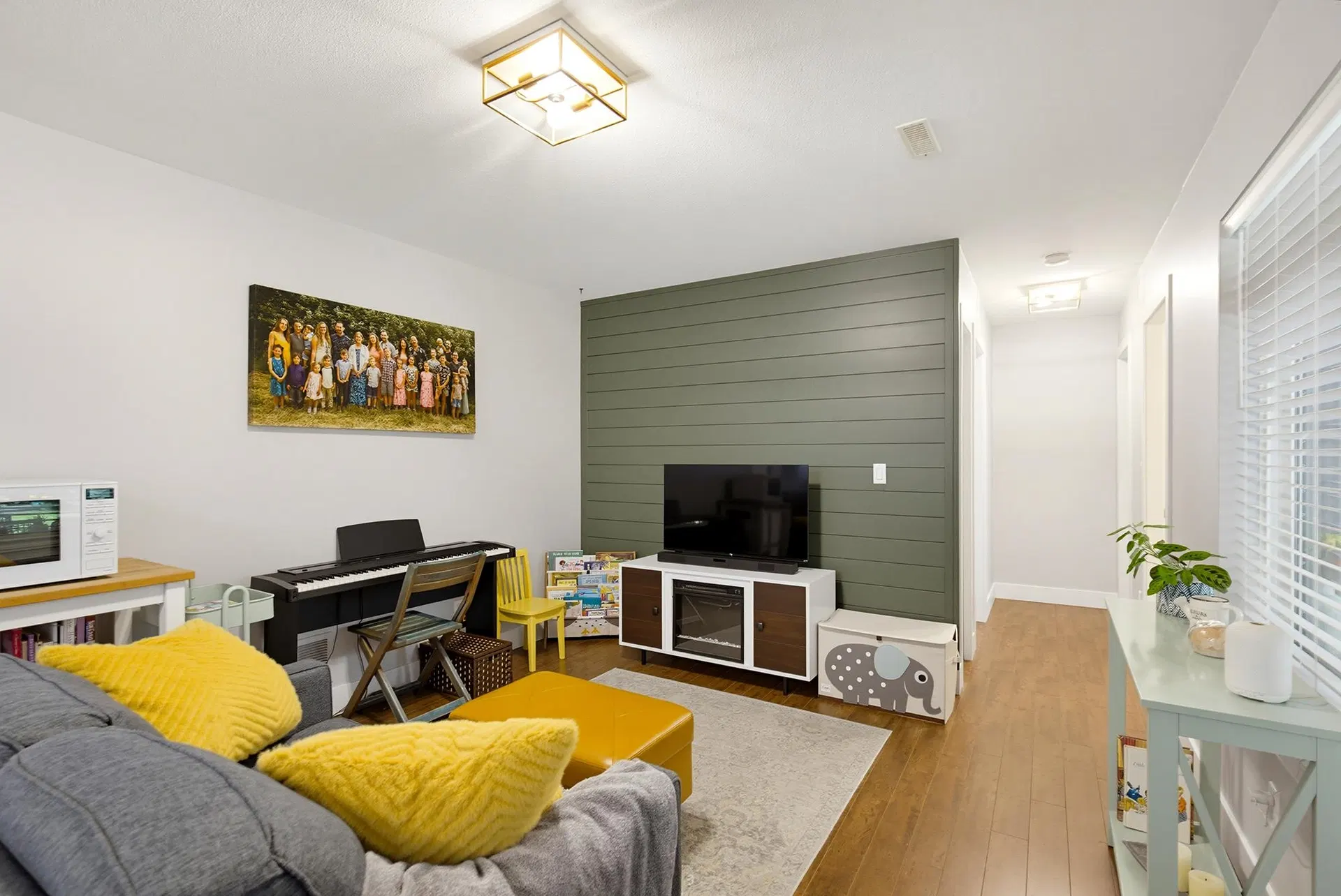 Photo 5 of 40 at 8708 Parker Court