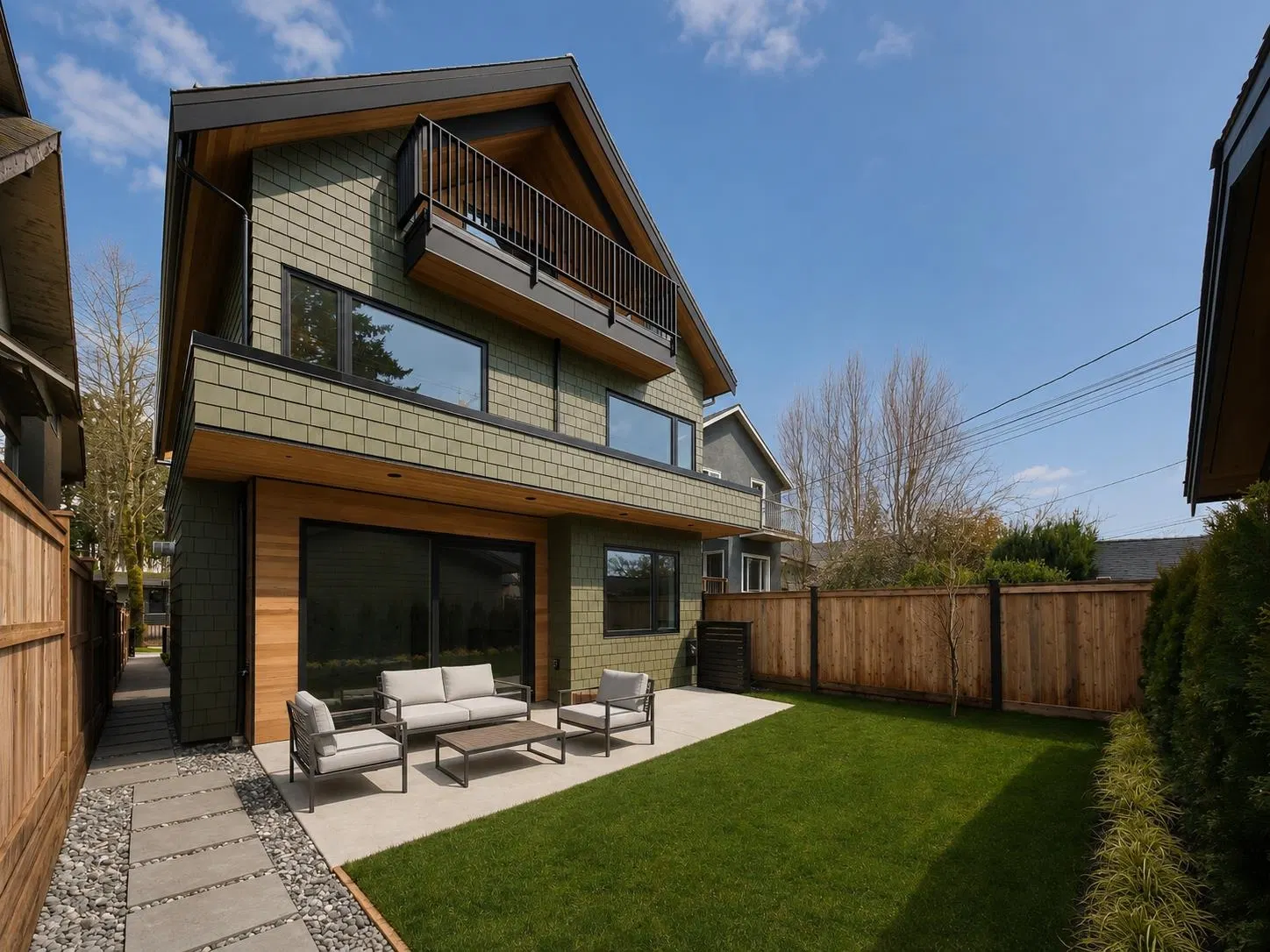 #2 – 2755 11th Avenue