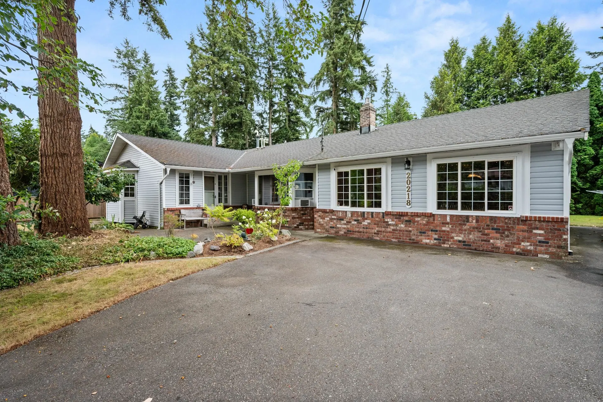 Photo 1 of 40 at 20218 42a Avenue