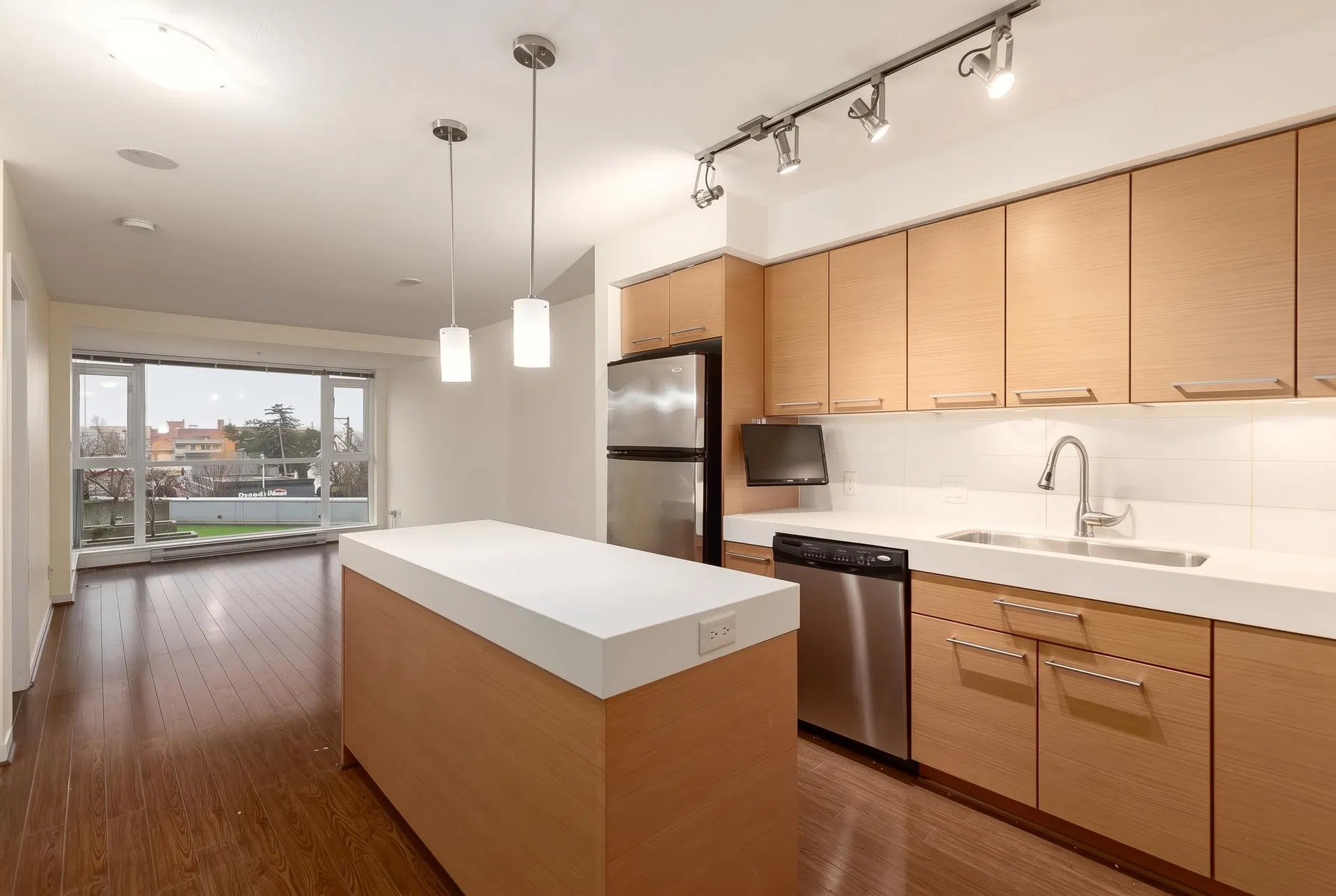 Photo 2 of 23 at #408 – 2770 Sophia Street