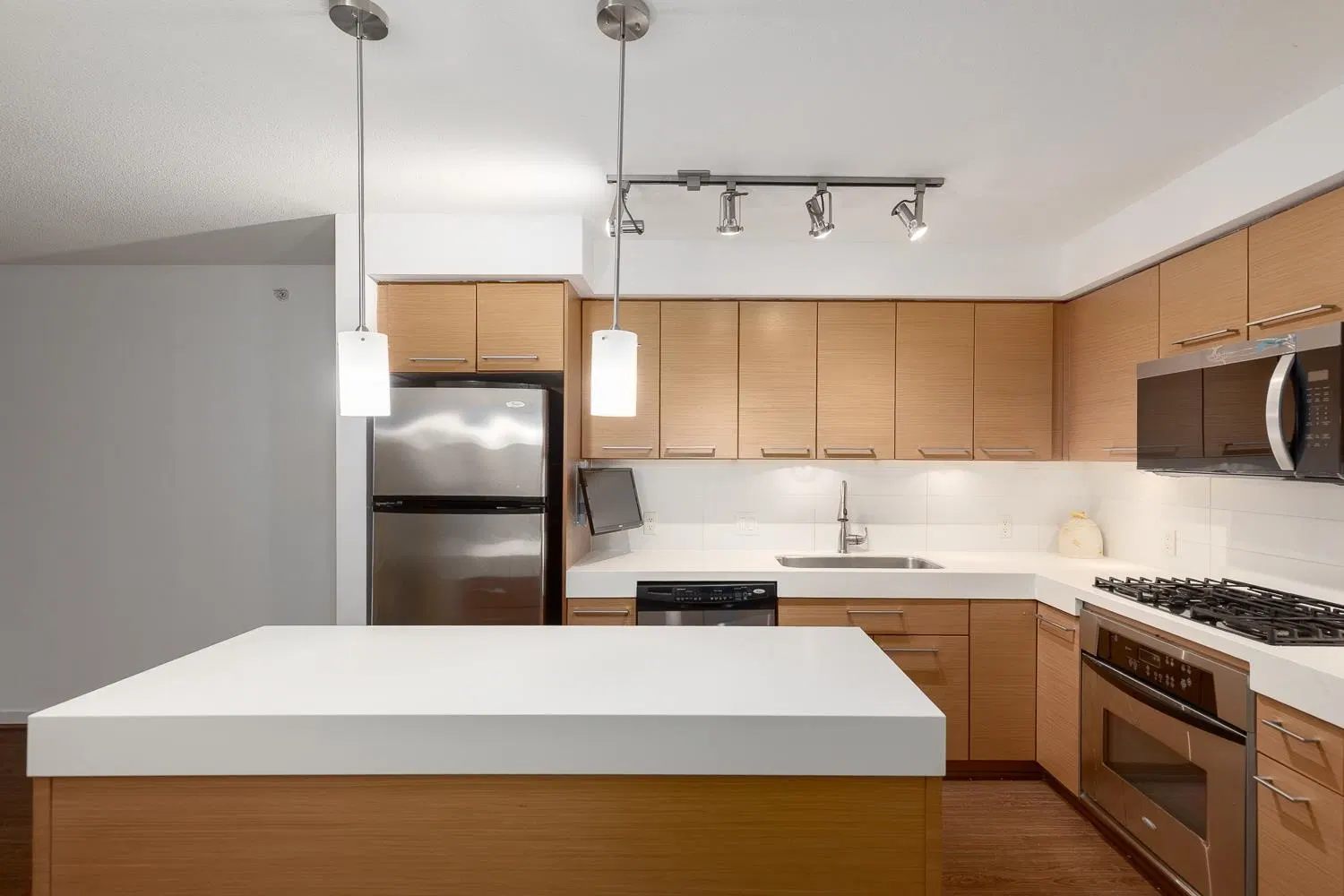 Photo 4 of 23 at #408 – 2770 Sophia Street