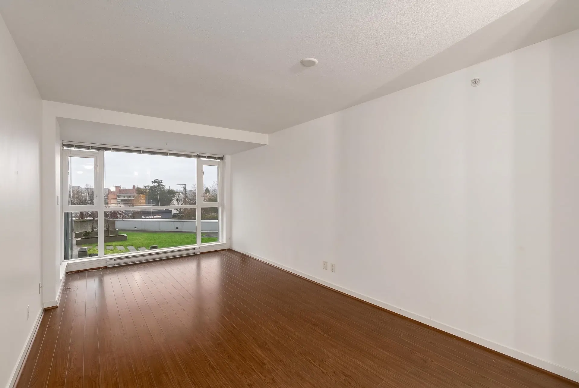 Photo 5 of 23 at #408 – 2770 Sophia Street
