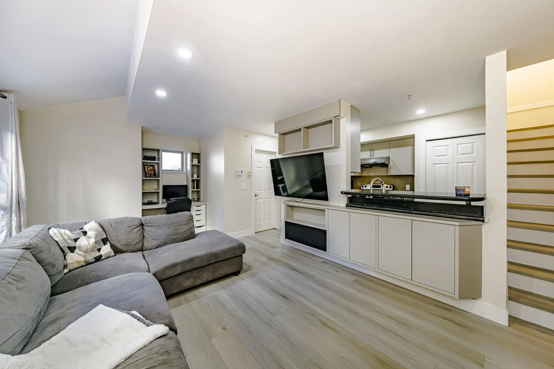 Photo 5 of 33 at #1 – 1328 W 73rd Avenue