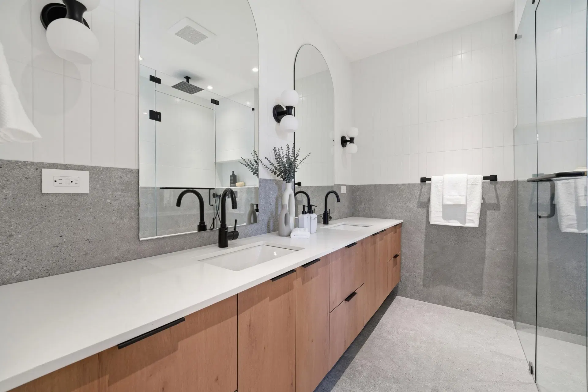 Photo 3 of 27 at #4 – 6070 Elgin Avenue