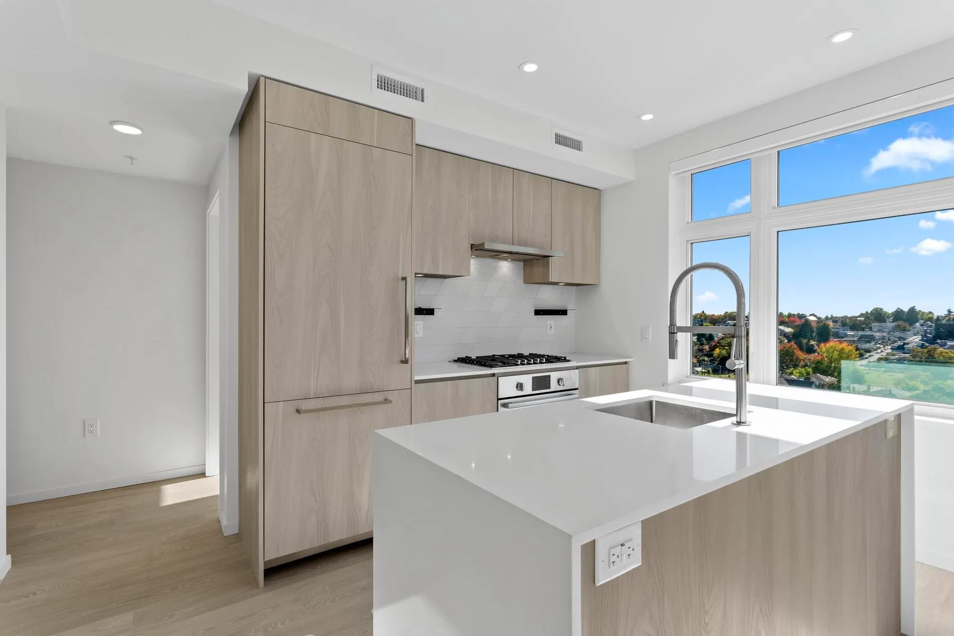 Photo 4 of 34 at #603 – 3264 Vanness Street