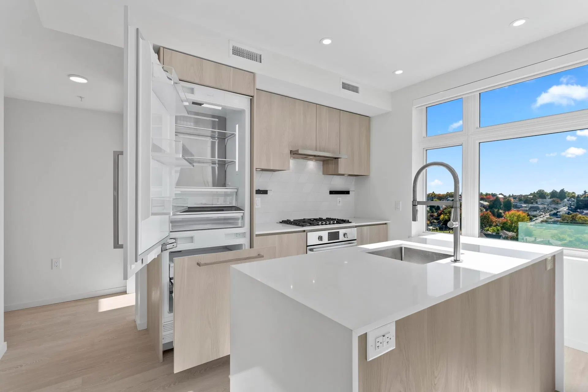 Photo 5 of 34 at #603 – 3264 Vanness Street