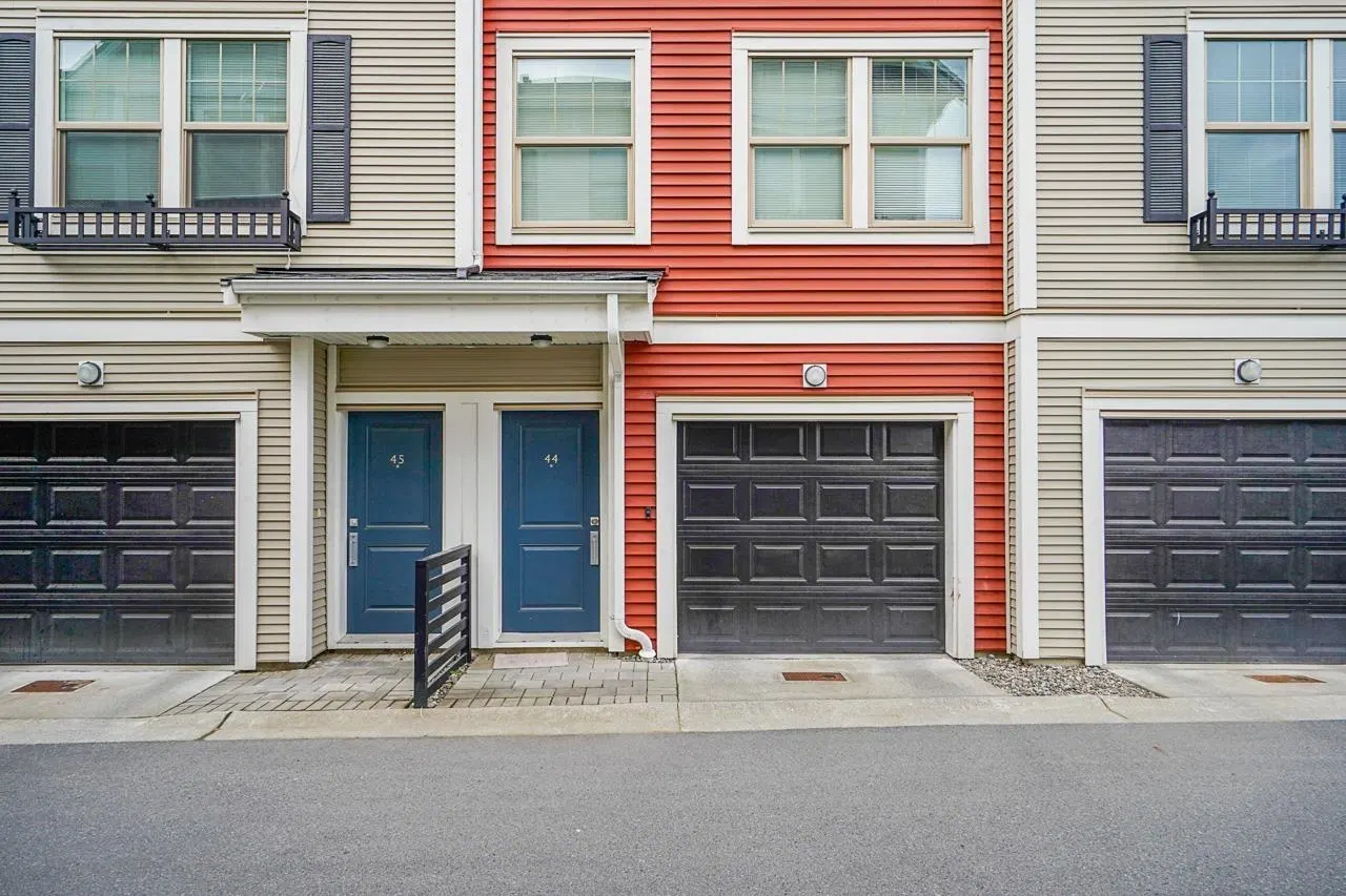 Photo 2 of 19 at #44 – 32633 Simon Avenue