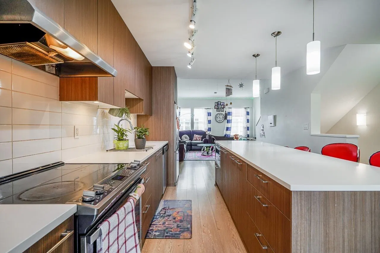 Photo 5 of 19 at #44 – 32633 Simon Avenue