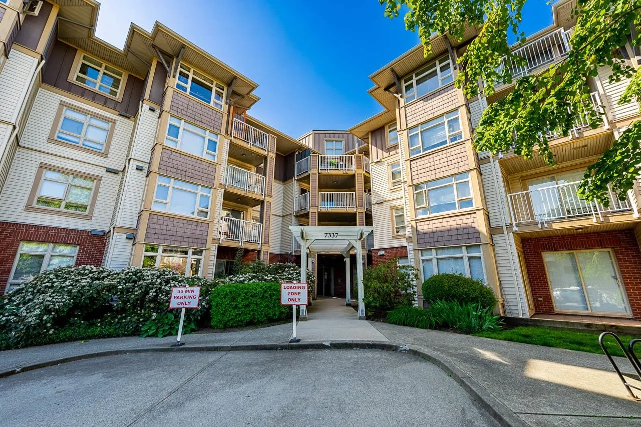 Photo 4 of 40 at #310 – 7337 Macpherson Avenue